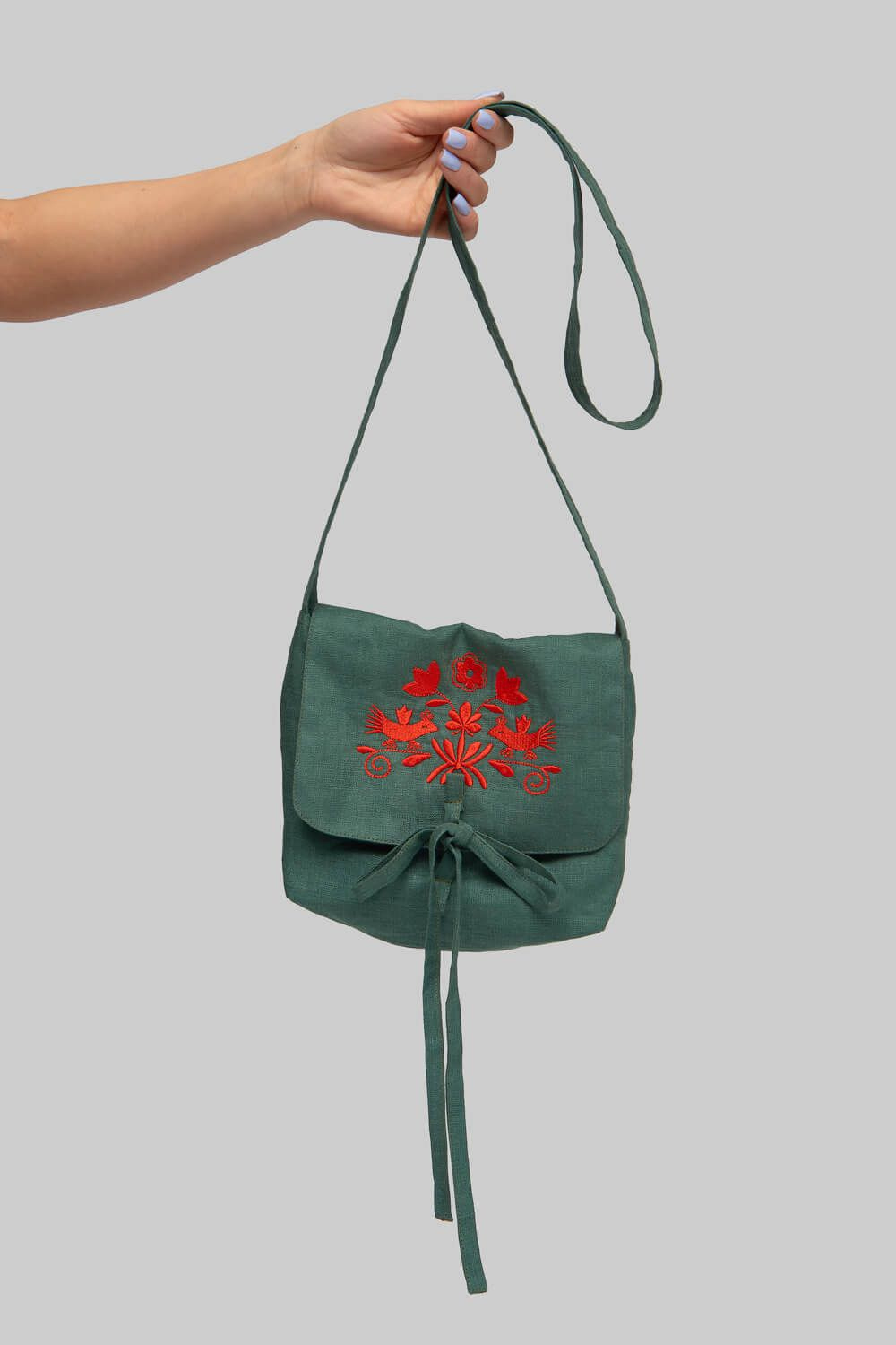 Embroidered bag straight with Green valve