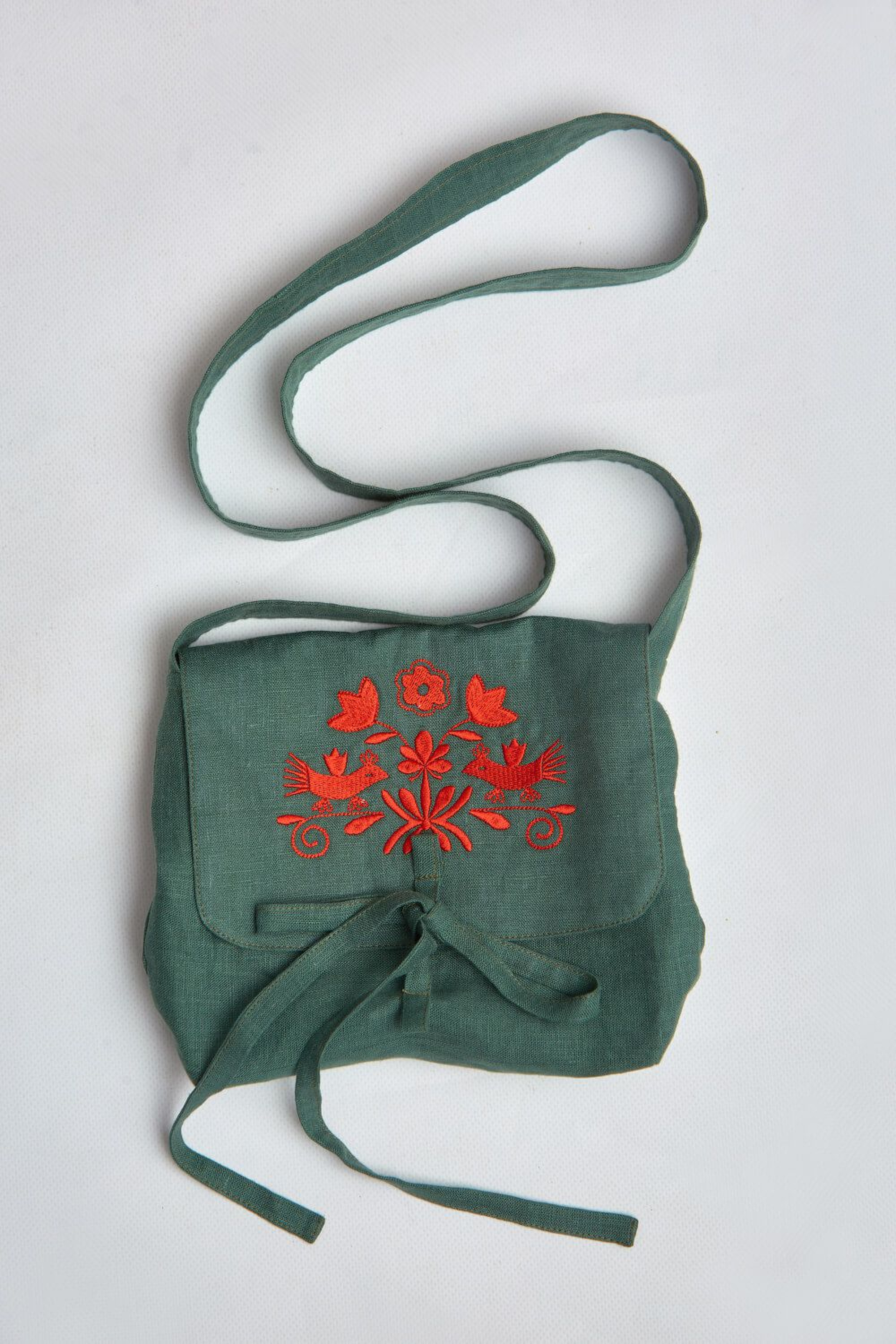 Embroidered bag straight with Green valve