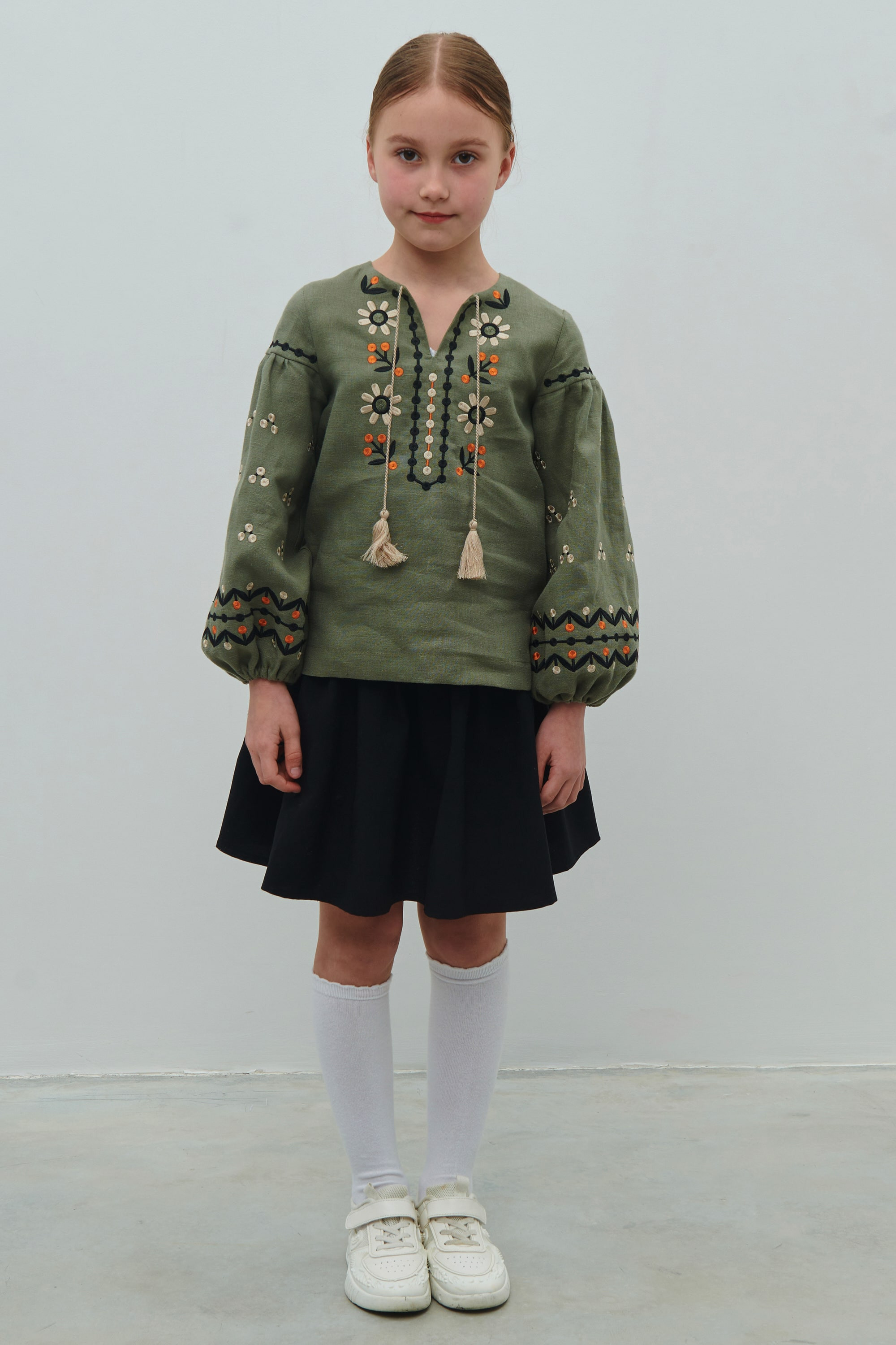 Green linen blouse for girls Rozkvit | 110