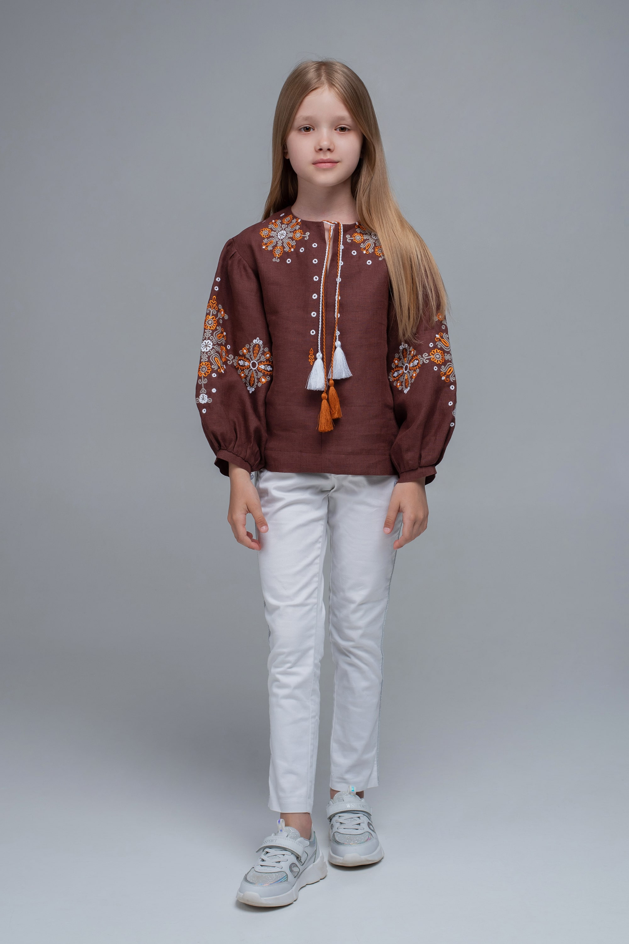 Вишита блуза для дівчинки Brown1