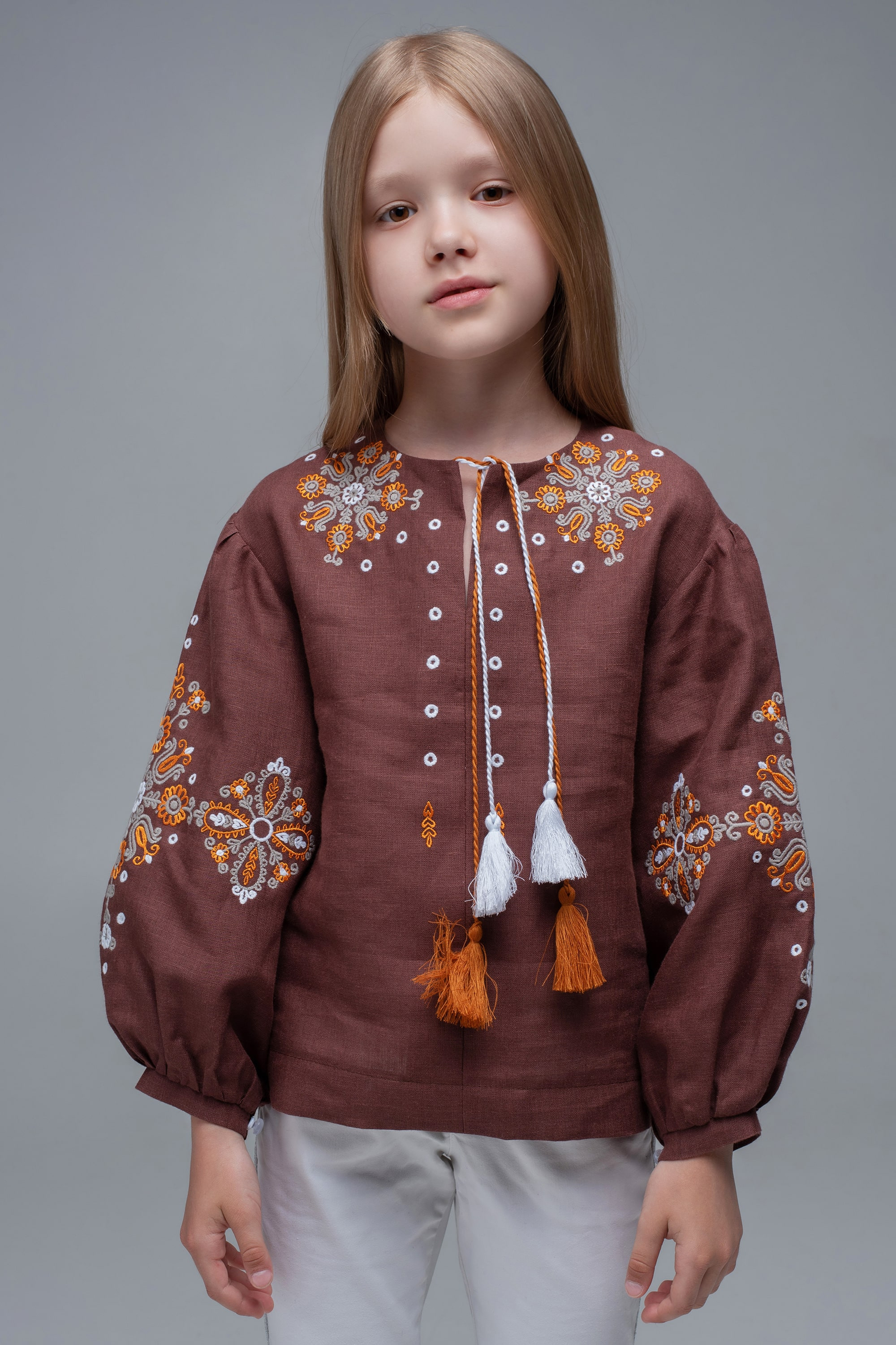 Вишита блуза для дівчинки Brown1