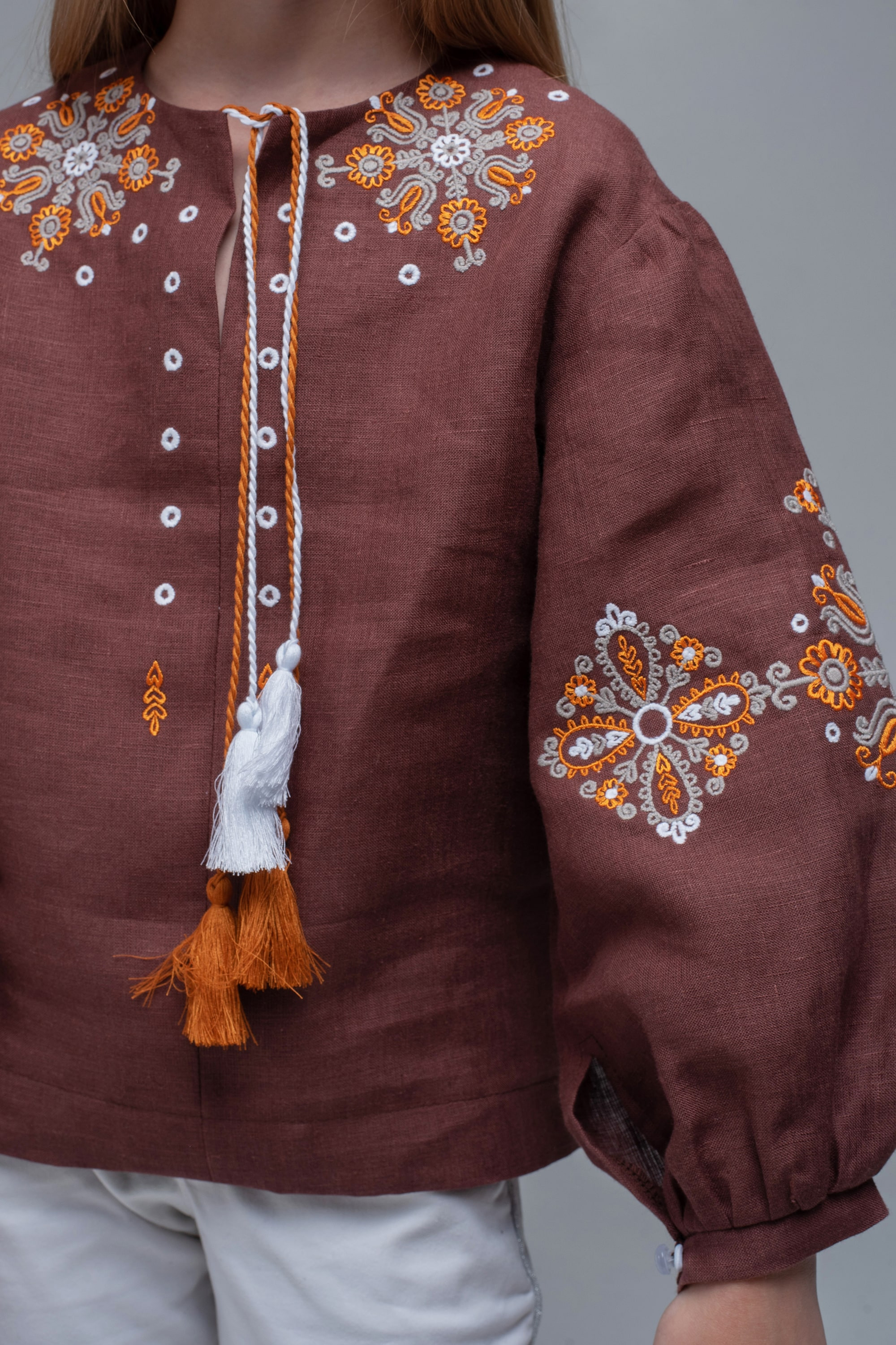 Вишита блуза для дівчинки Brown1