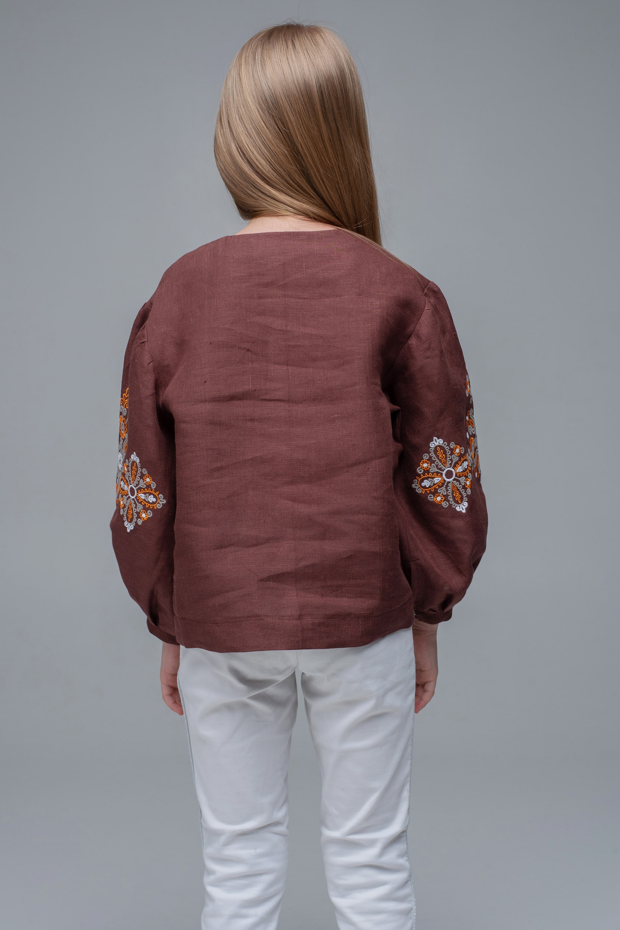Вишита блуза для дівчинки Brown1