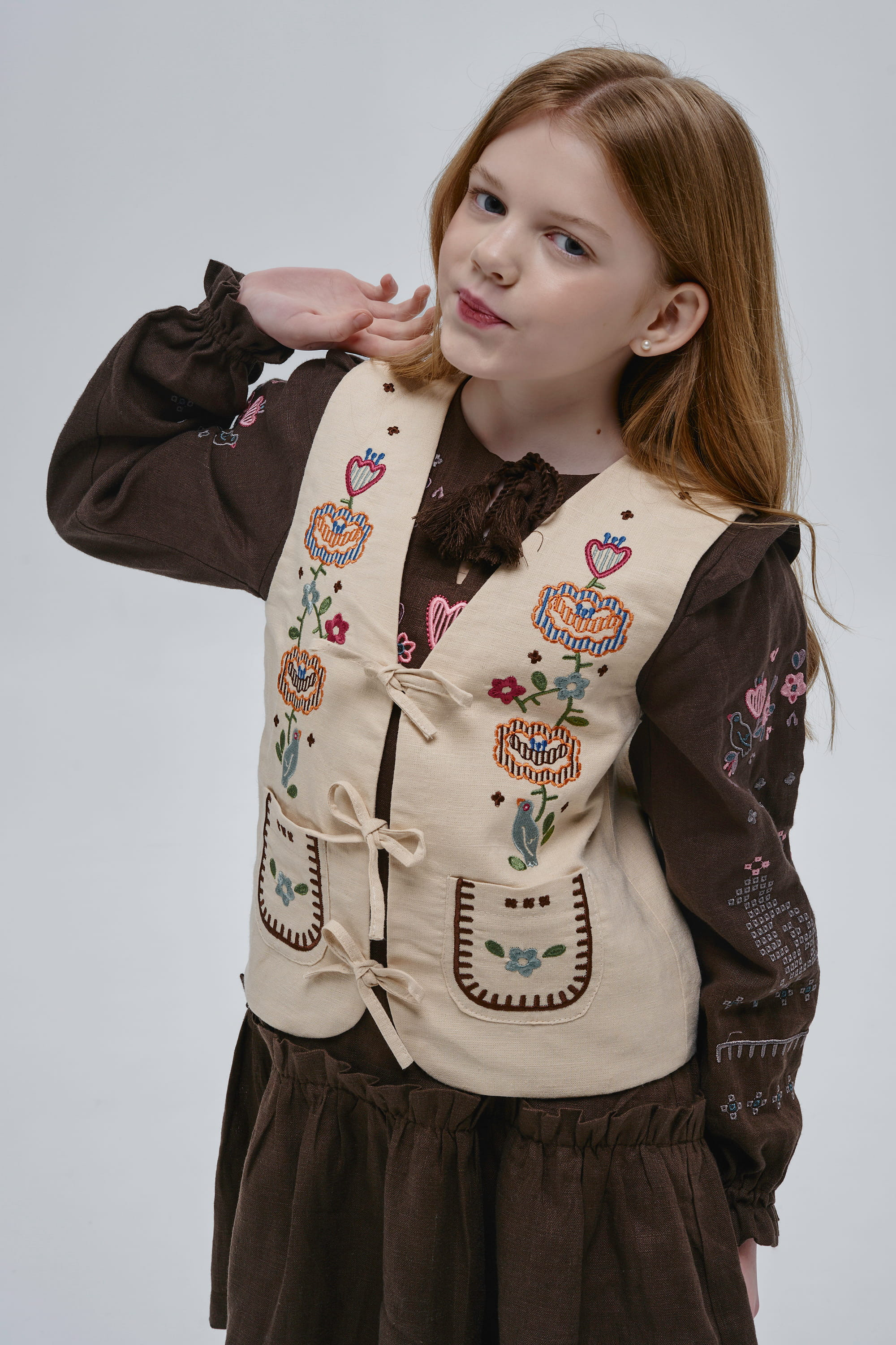 Embroidered beige vest for girl Malvy | 116-122