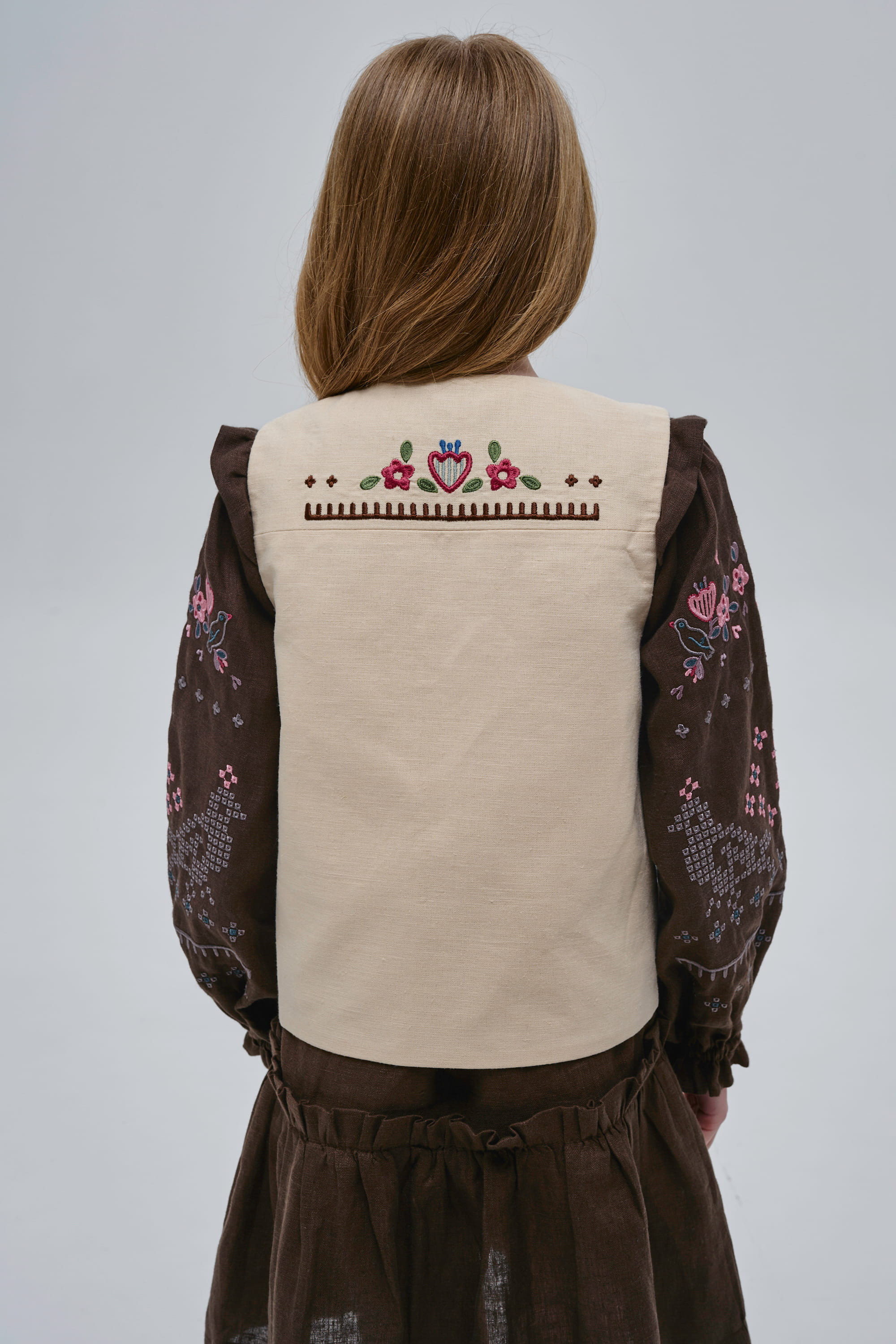 Embroidered beige vest for girl Malvy | 116-122