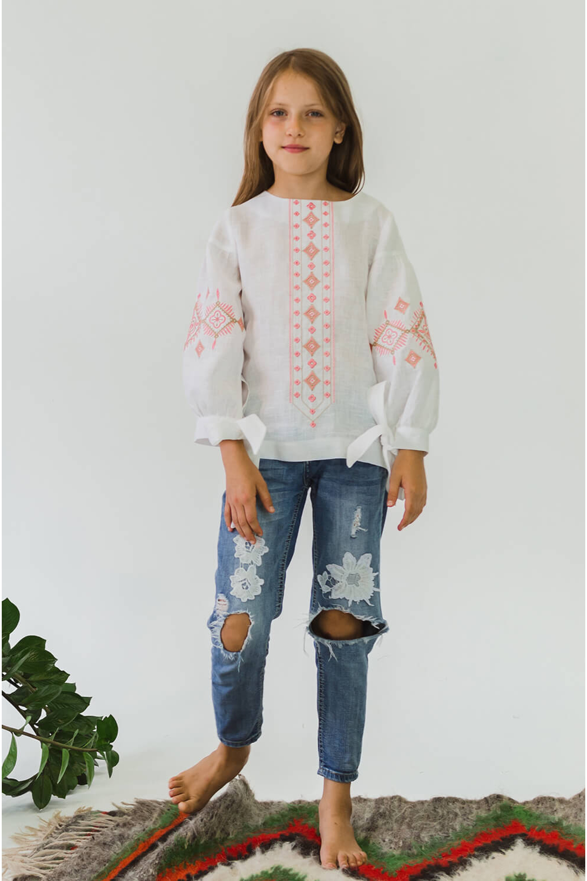 Вишита блуза для дівчинки з бантами White | 140