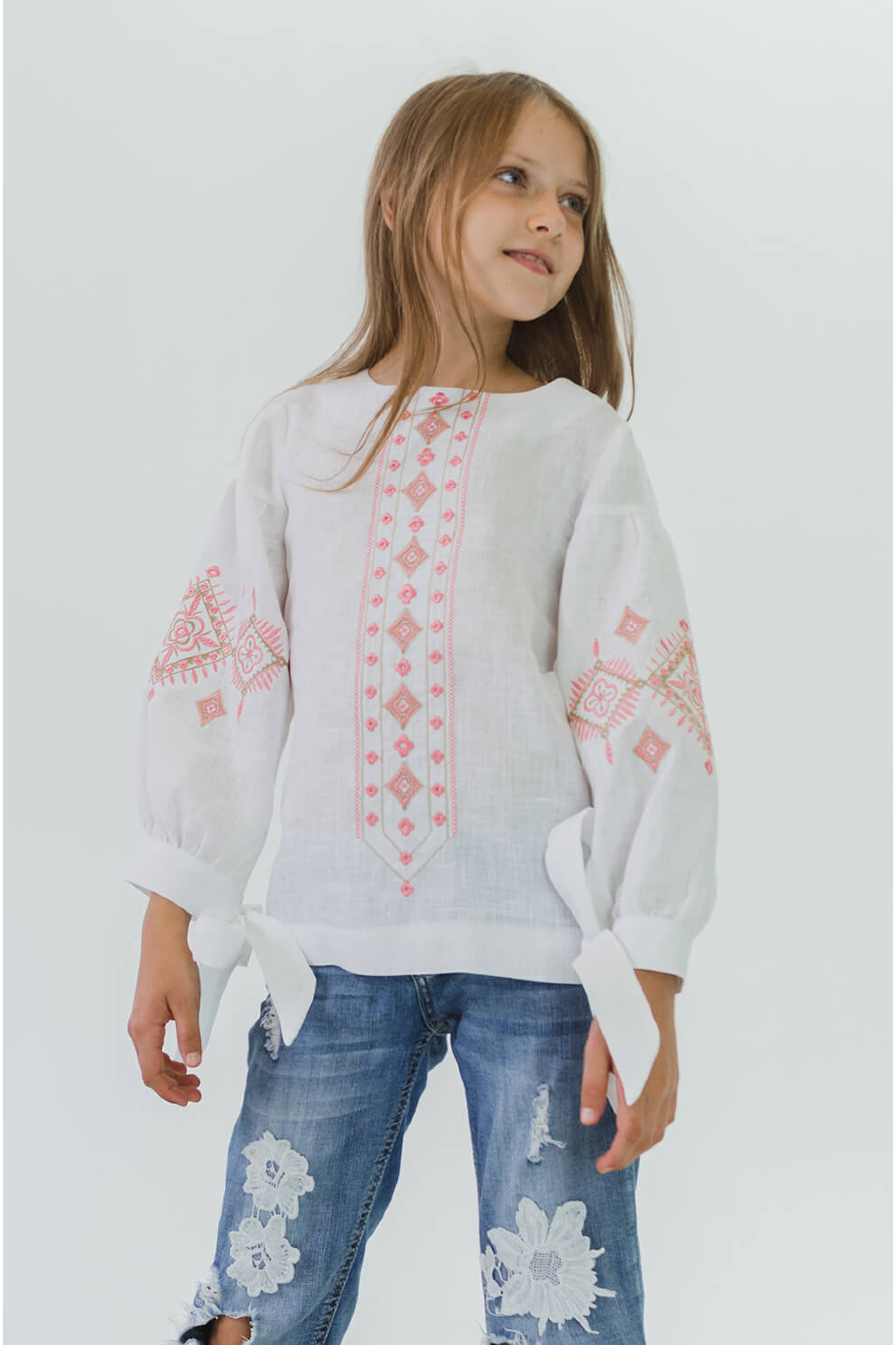 Вишита блуза для дівчинки з бантами White