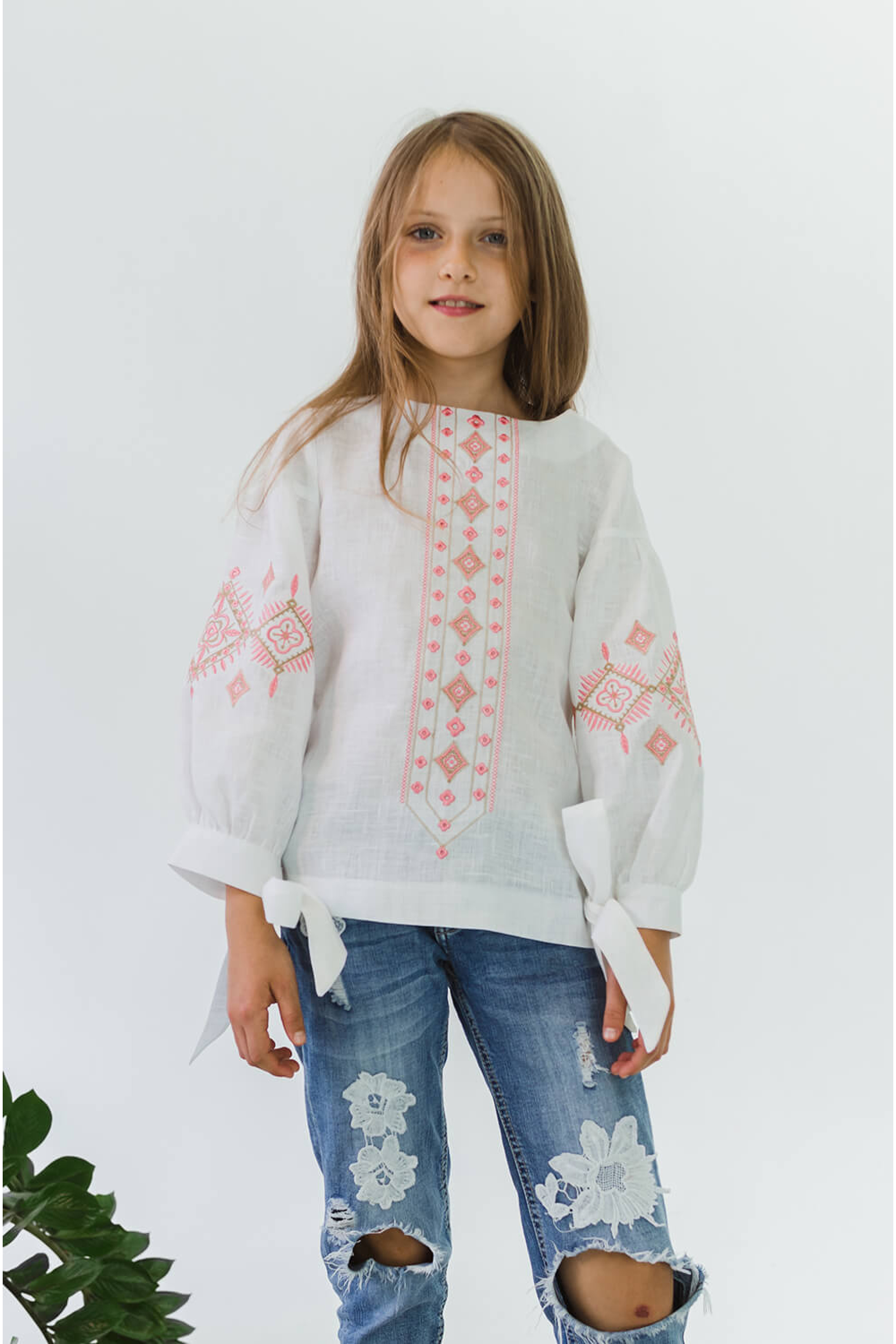 Вишита блуза для дівчинки з бантами White