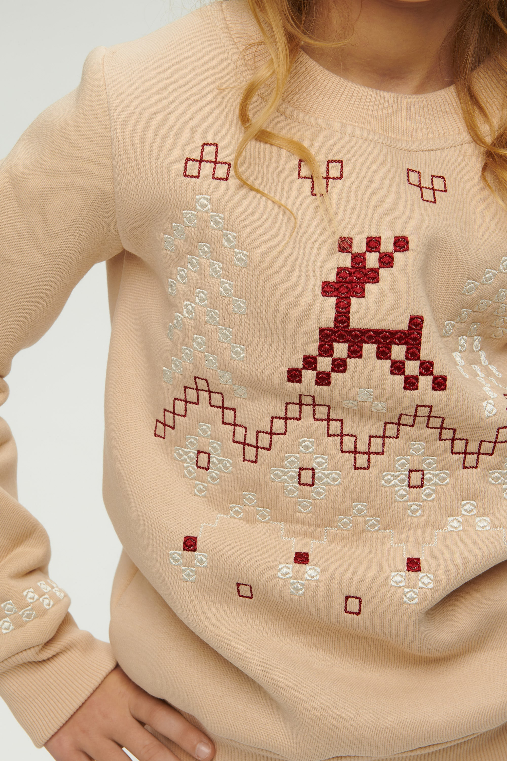 Christmas beige sweatshirt for a girl December | 80