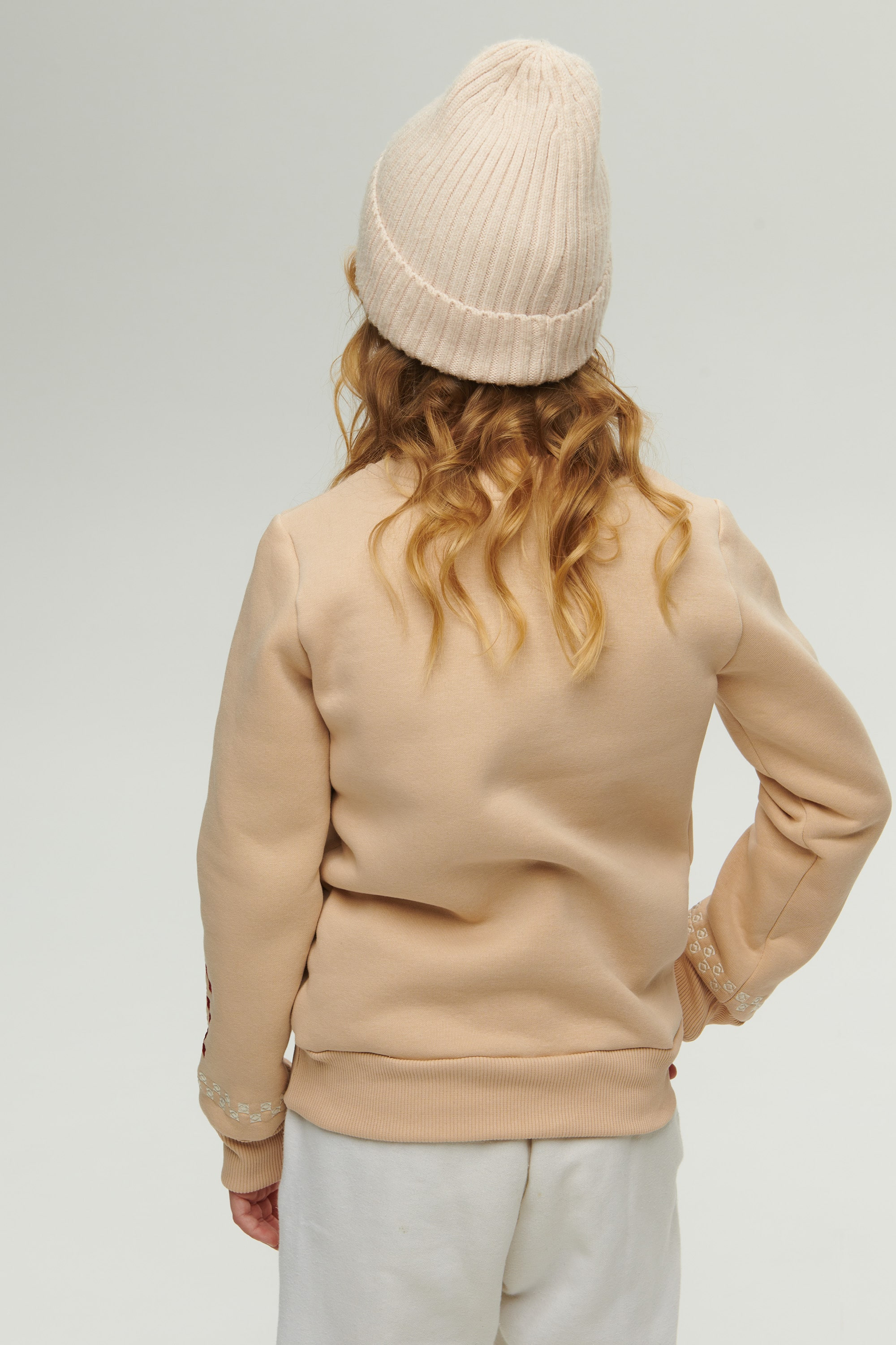 Christmas beige sweatshirt for a girl December | 80