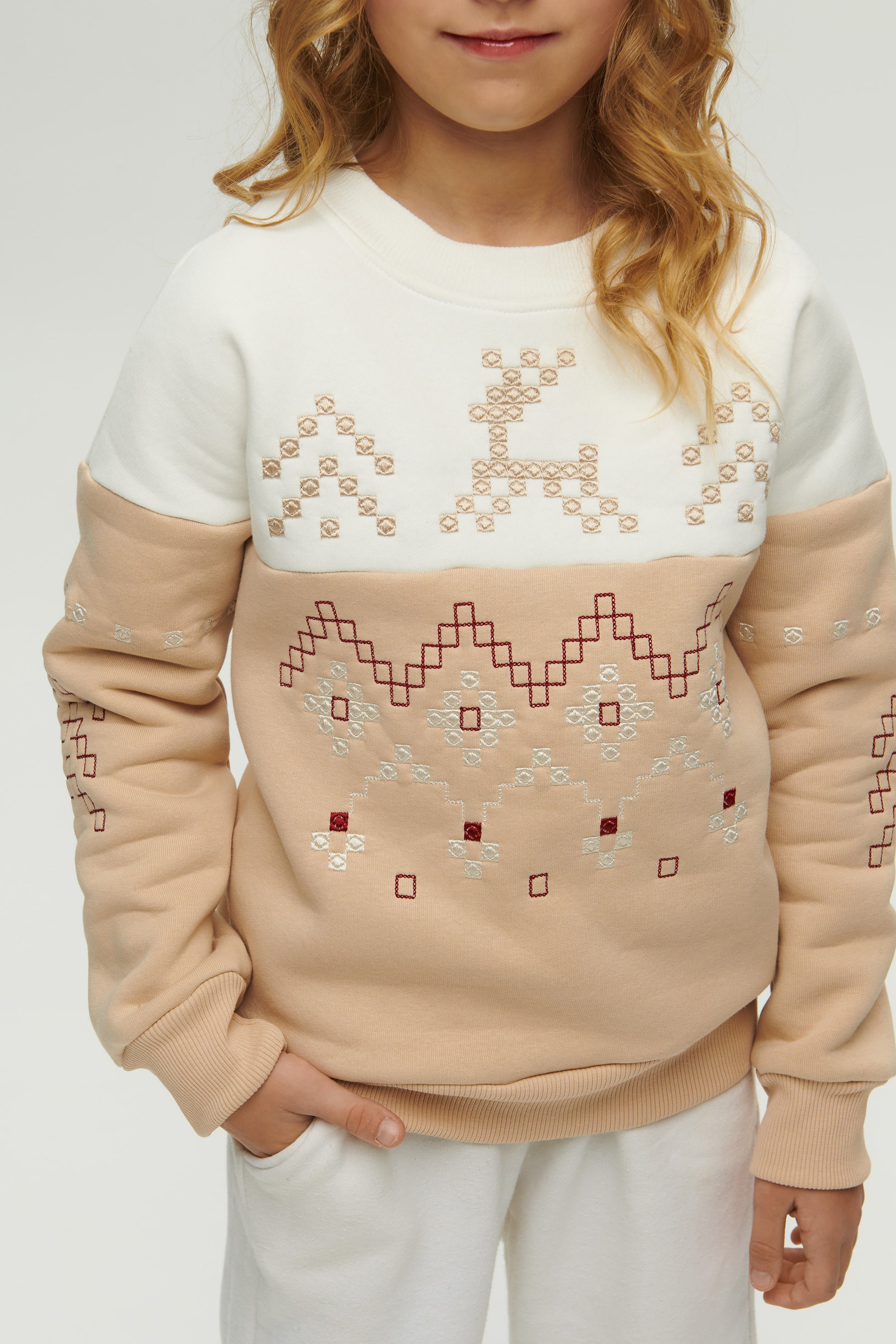 New Year's beige sweatshirt for a girl December | 80