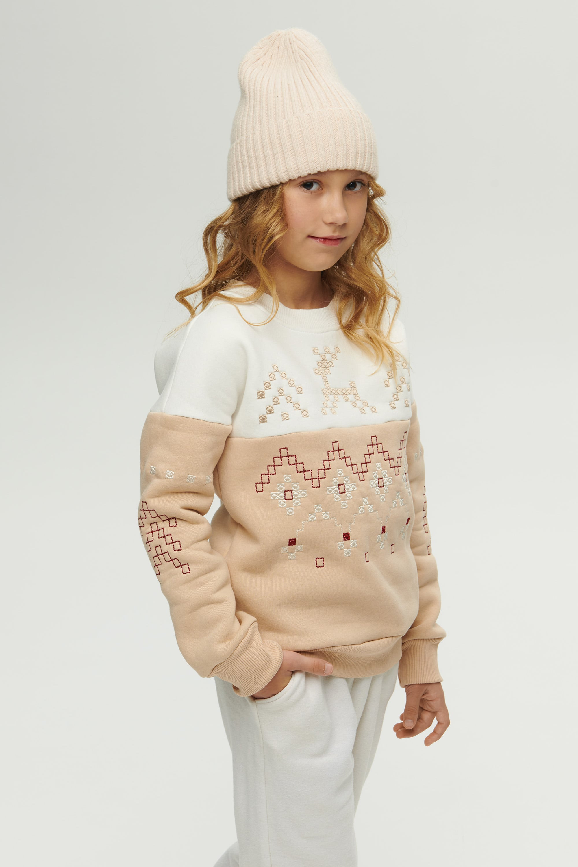 New Year's beige sweatshirt for a girl December | 80