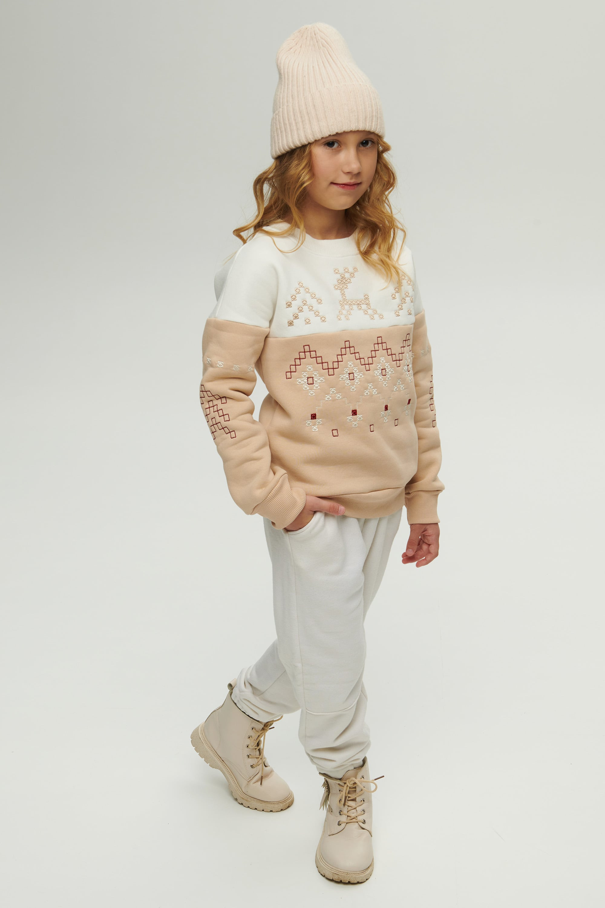 New Year's beige sweatshirt for a girl December | 80