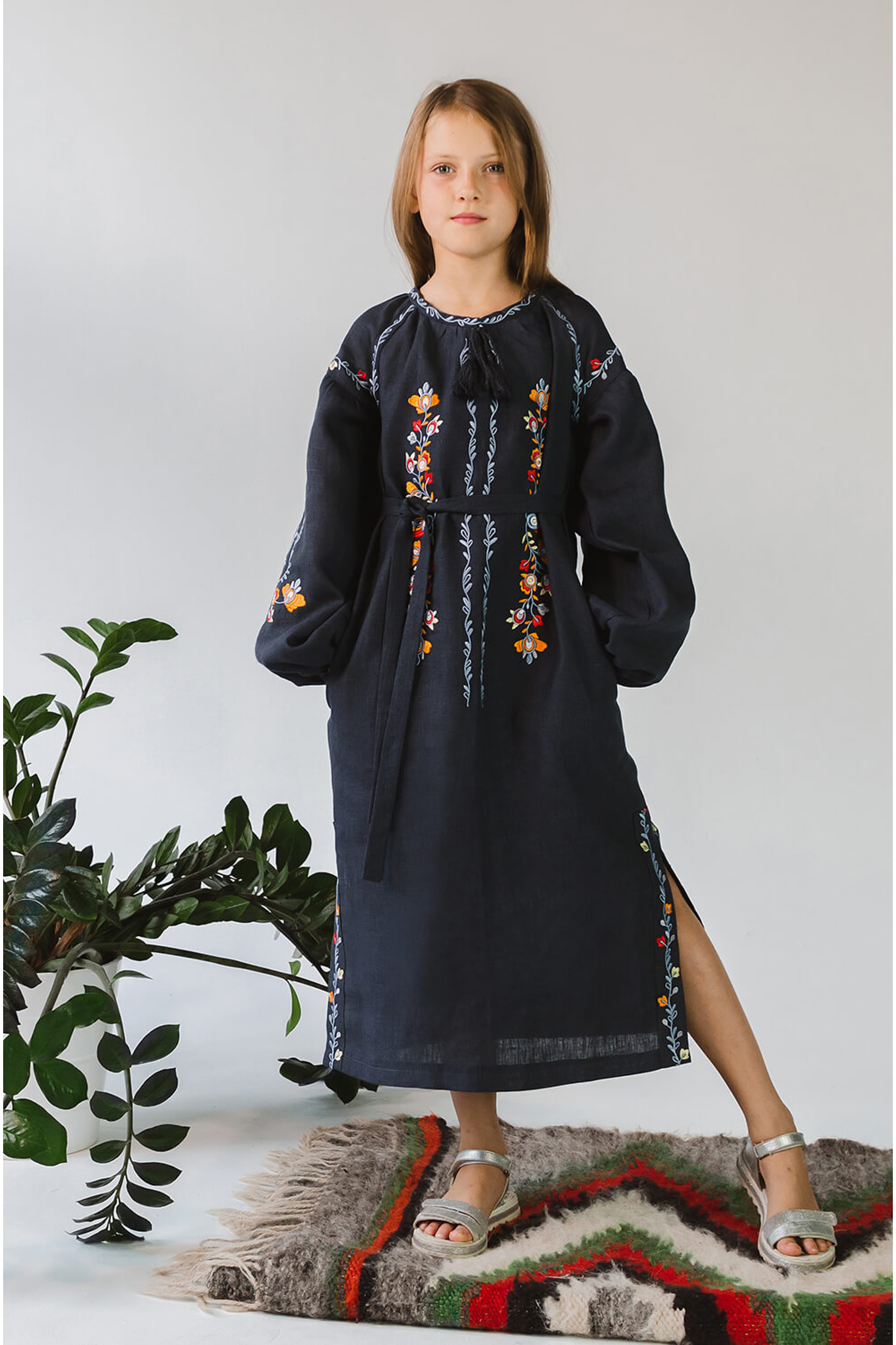 Вишита сукня для дівчинки Gray