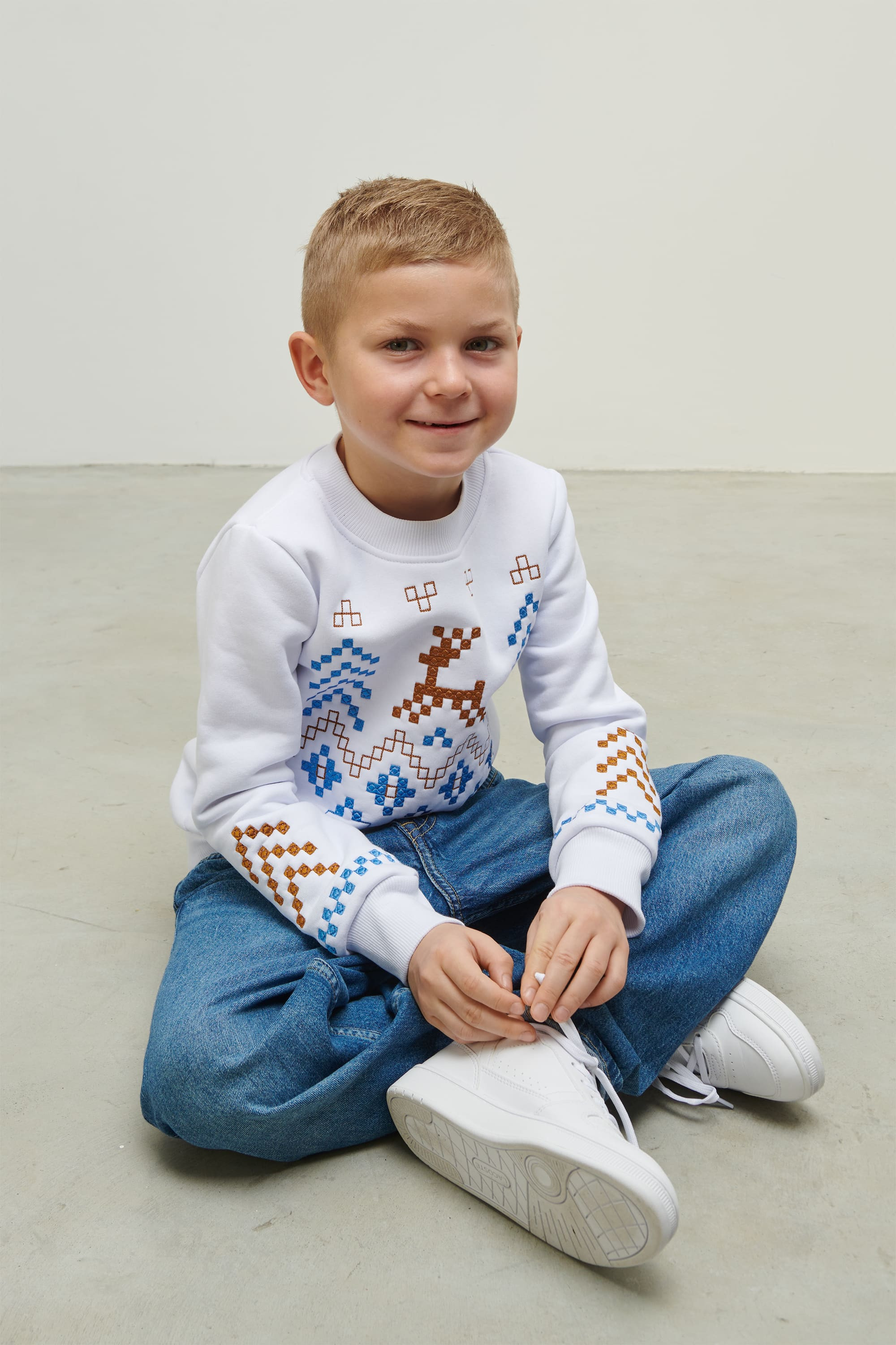 Christmas white sweatshirt for a boy December | 80