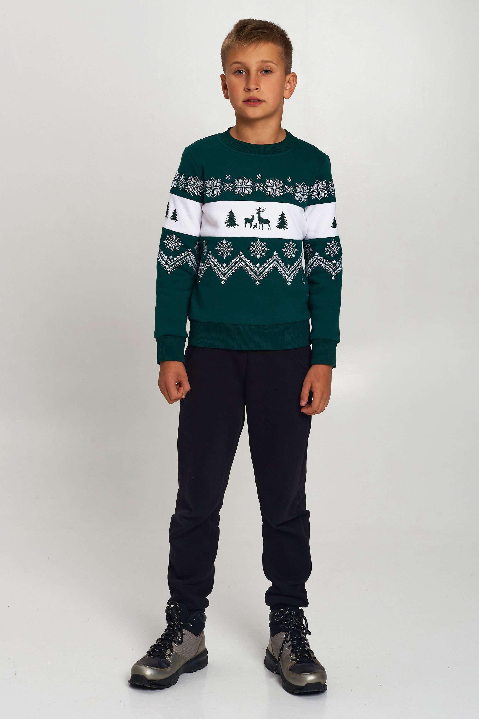 Christmas sweatshirt for a boy green