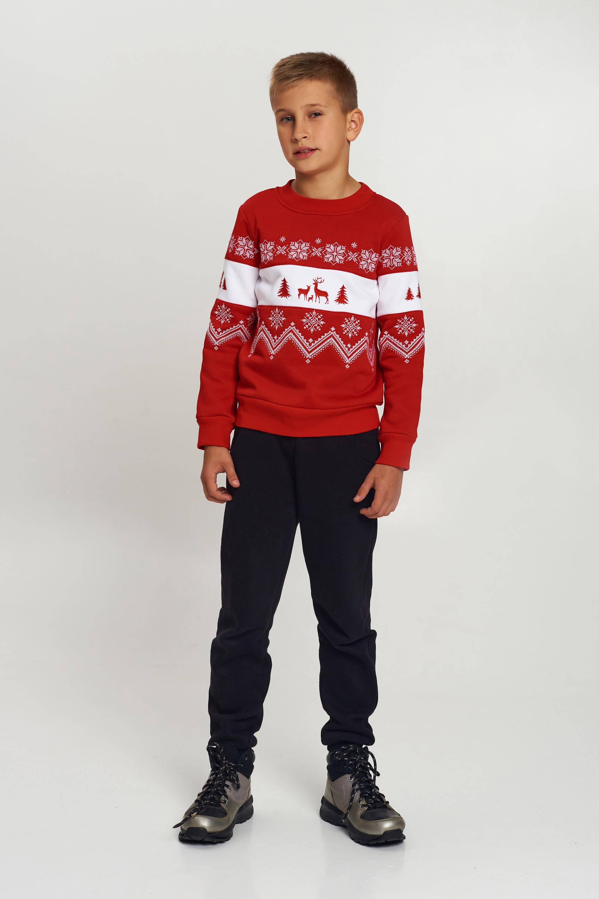 Christmas sweatshirt for a boy red