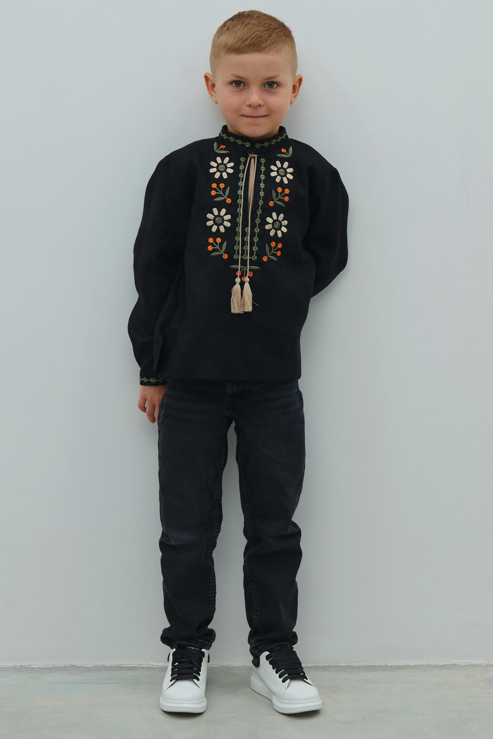 Black linen shirt for a boy Rozkvit | 110