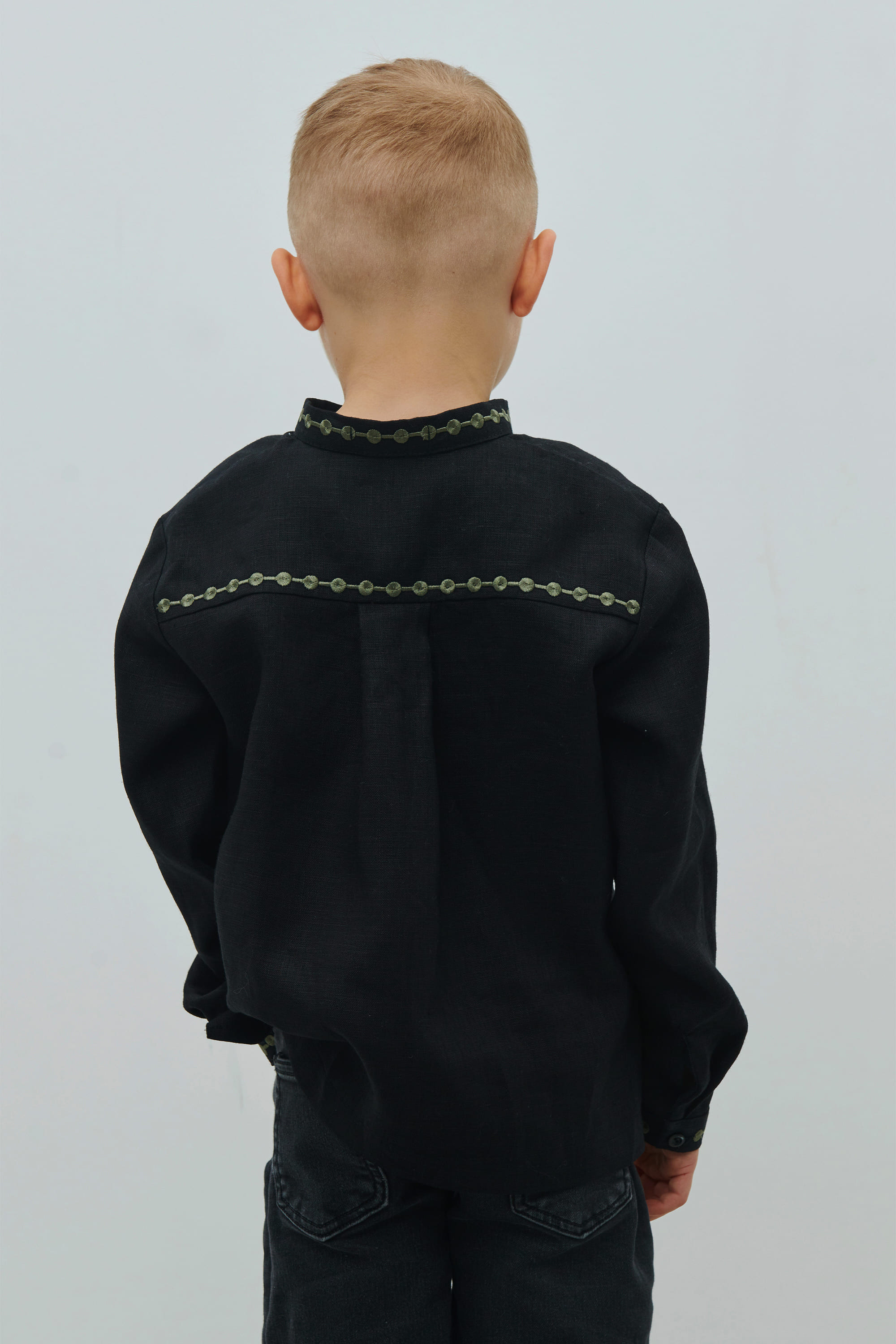 Black linen shirt for a boy Rozkvit | 110