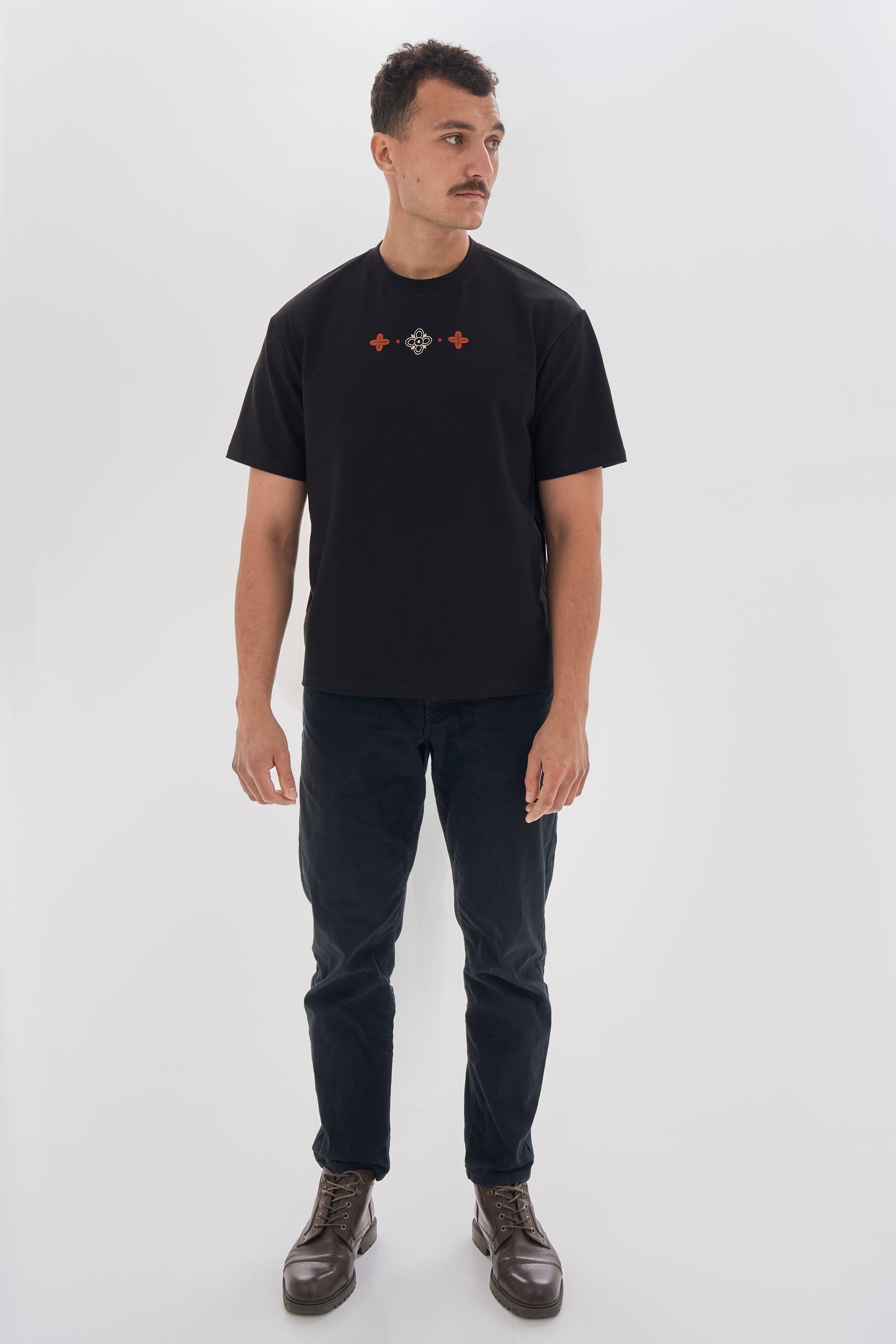 Men's embroidered black T-shirt Buda | XS-S