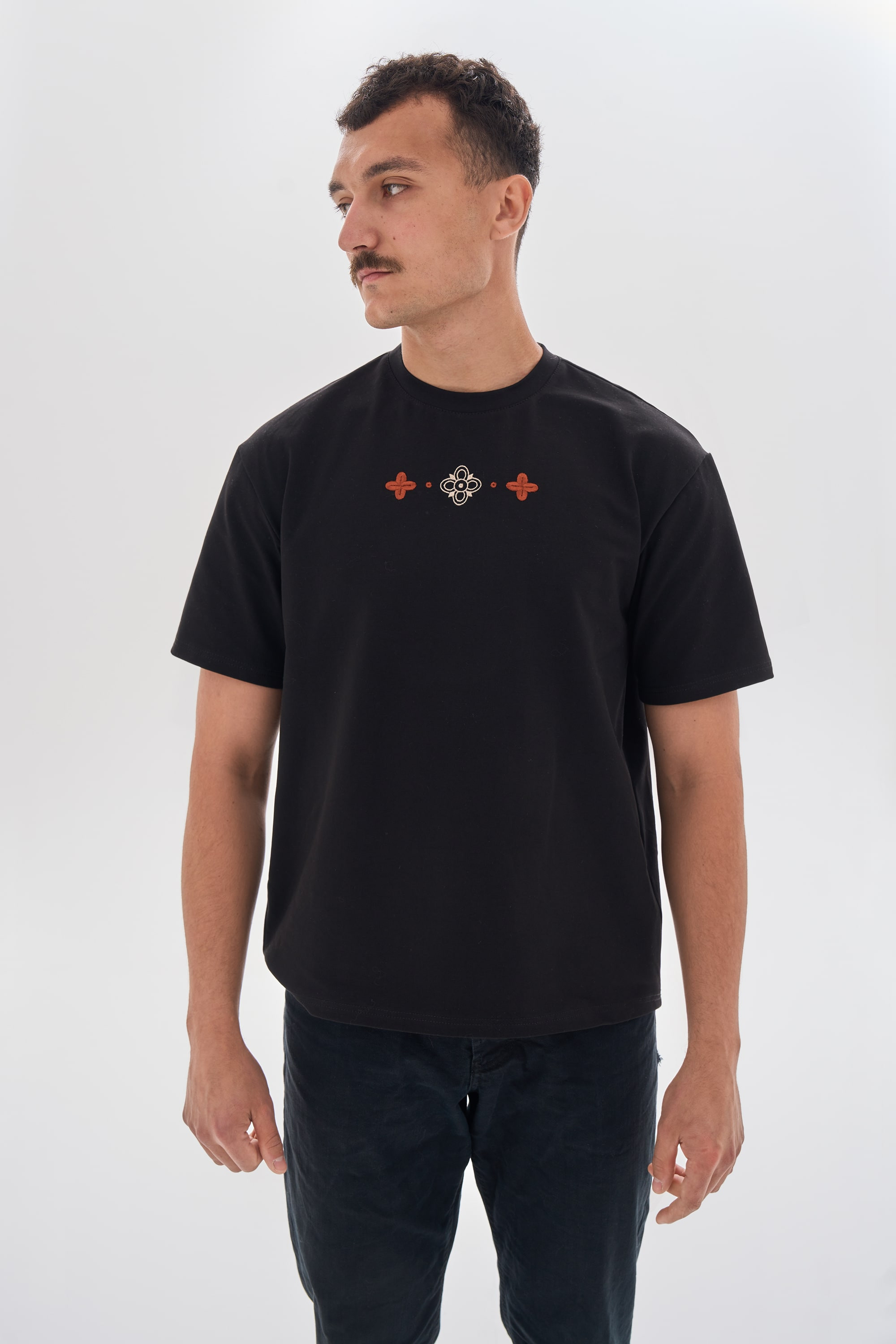 Men's embroidered black T-shirt Buda