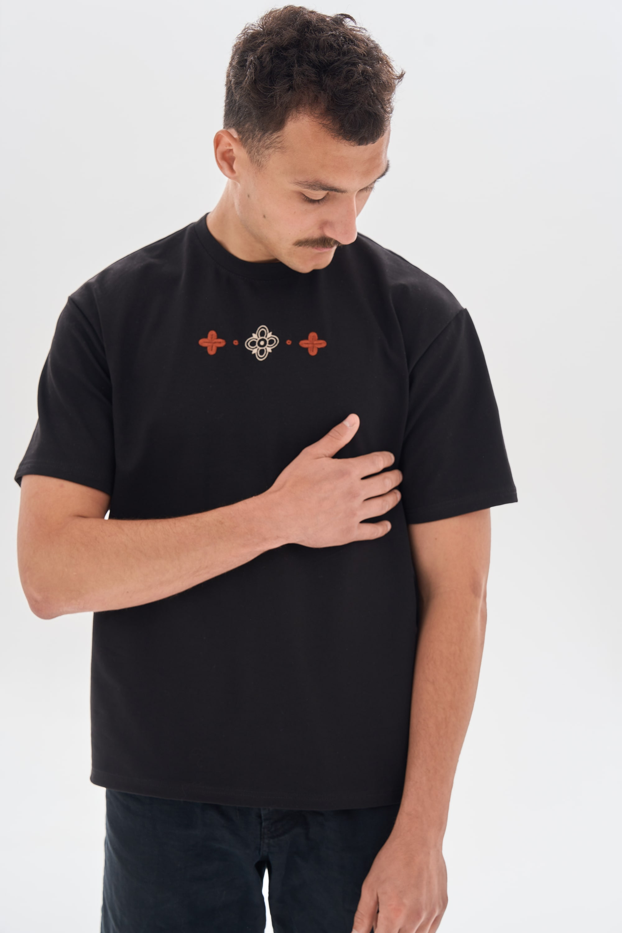 Men's embroidered black T-shirt Buda