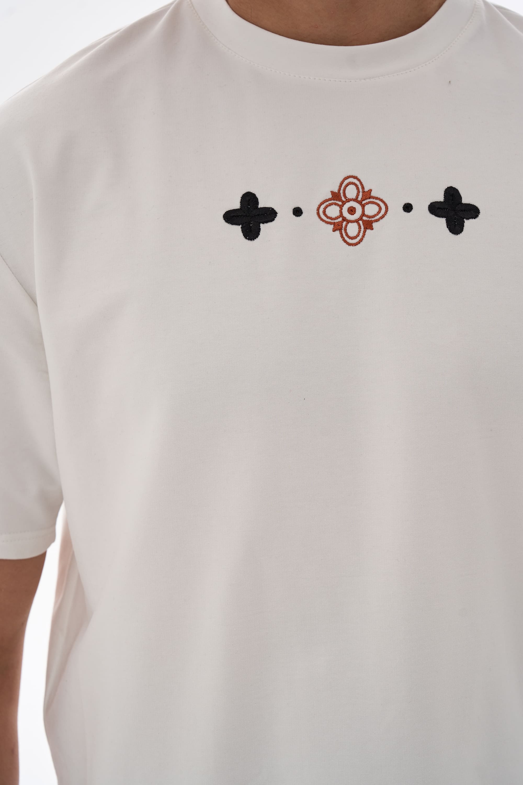 Men's embroidered white T-shirt Buda