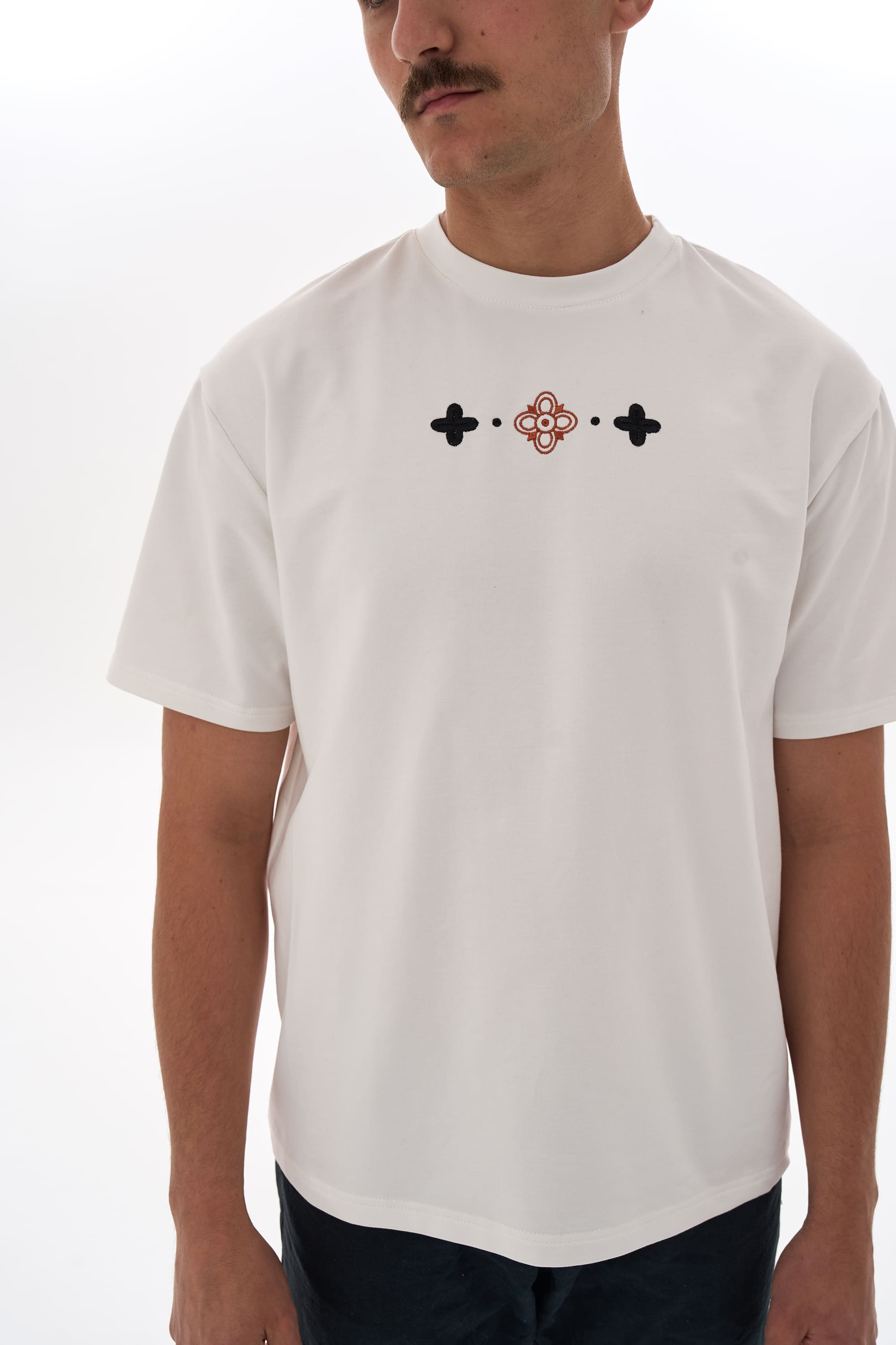 Men's embroidered white T-shirt Buda