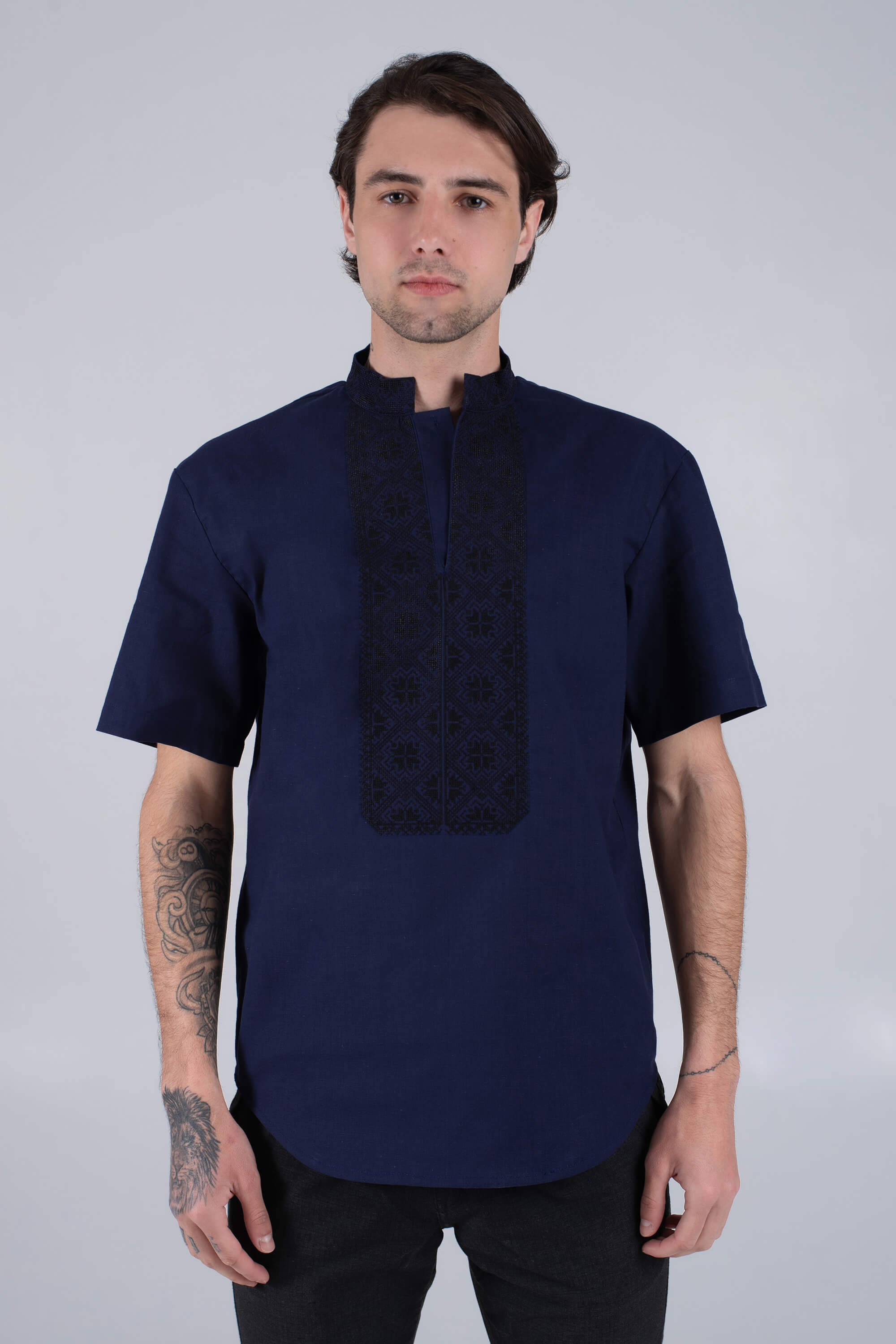 Men's embroidered blue shirt with short sleeve Men's embroidered blue shirt with short sleeve