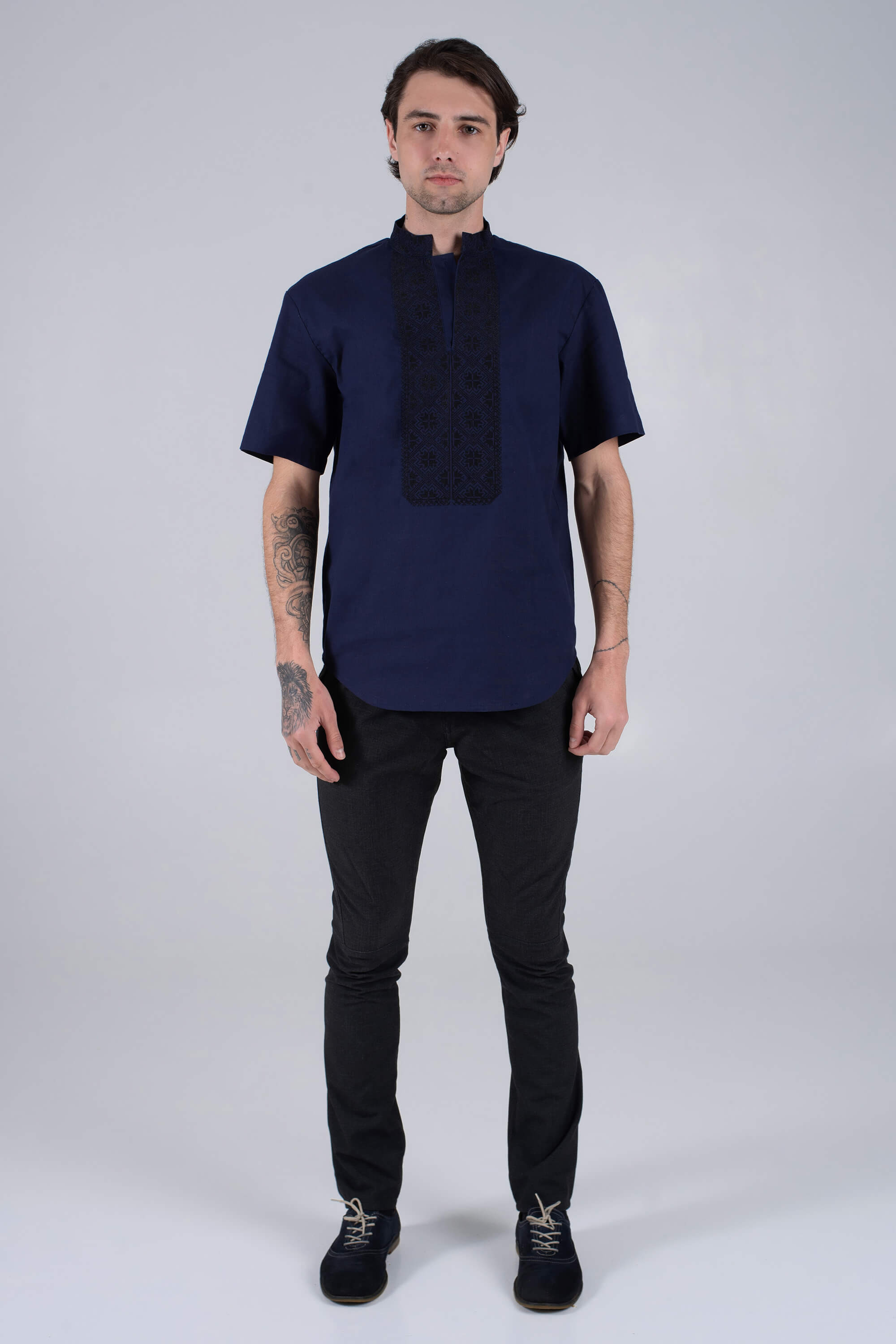 Men's embroidered blue shirt with short sleeve Men's embroidered blue shirt with short sleeve