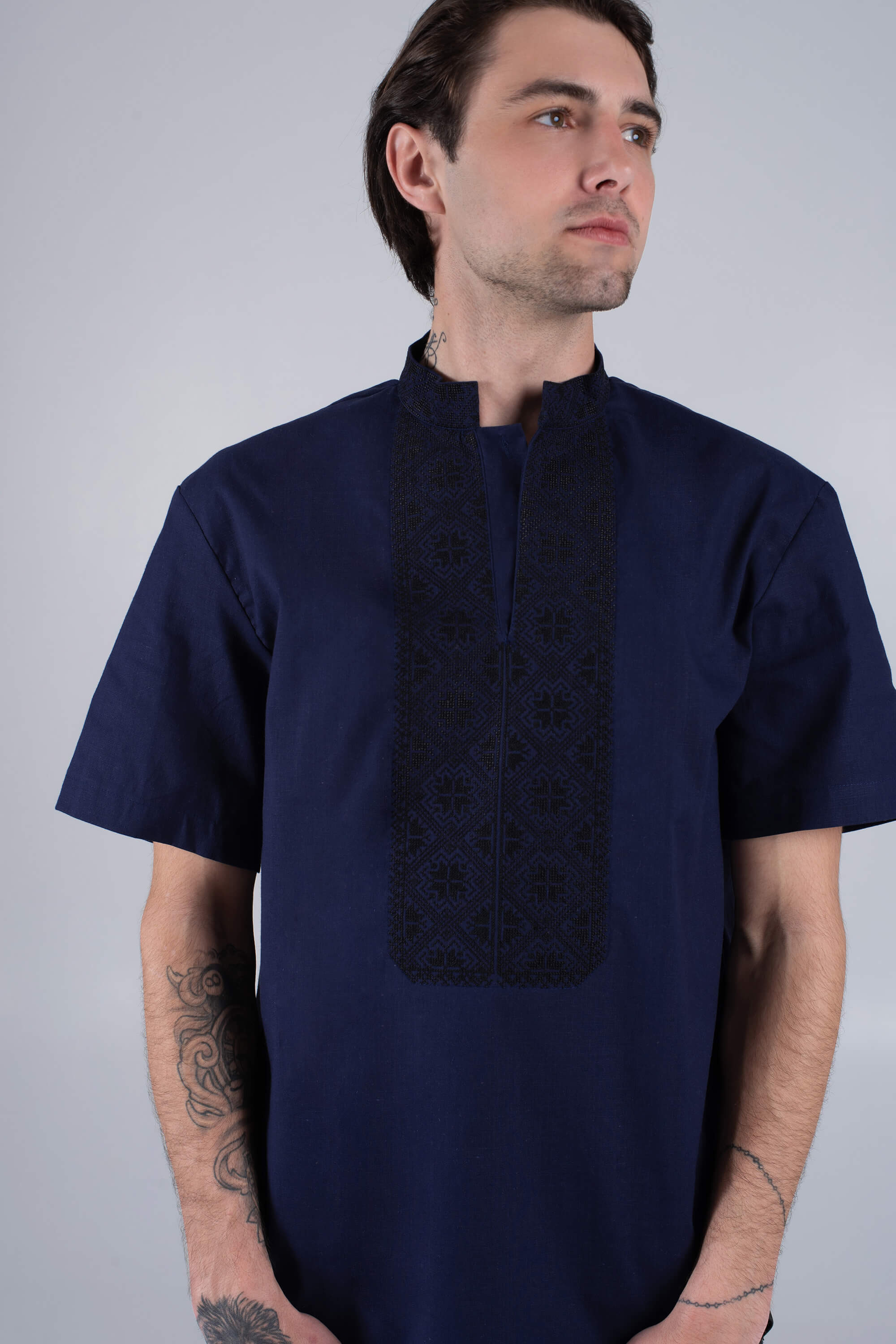Men's embroidered blue shirt with short sleeve Men's embroidered blue shirt with short sleeve