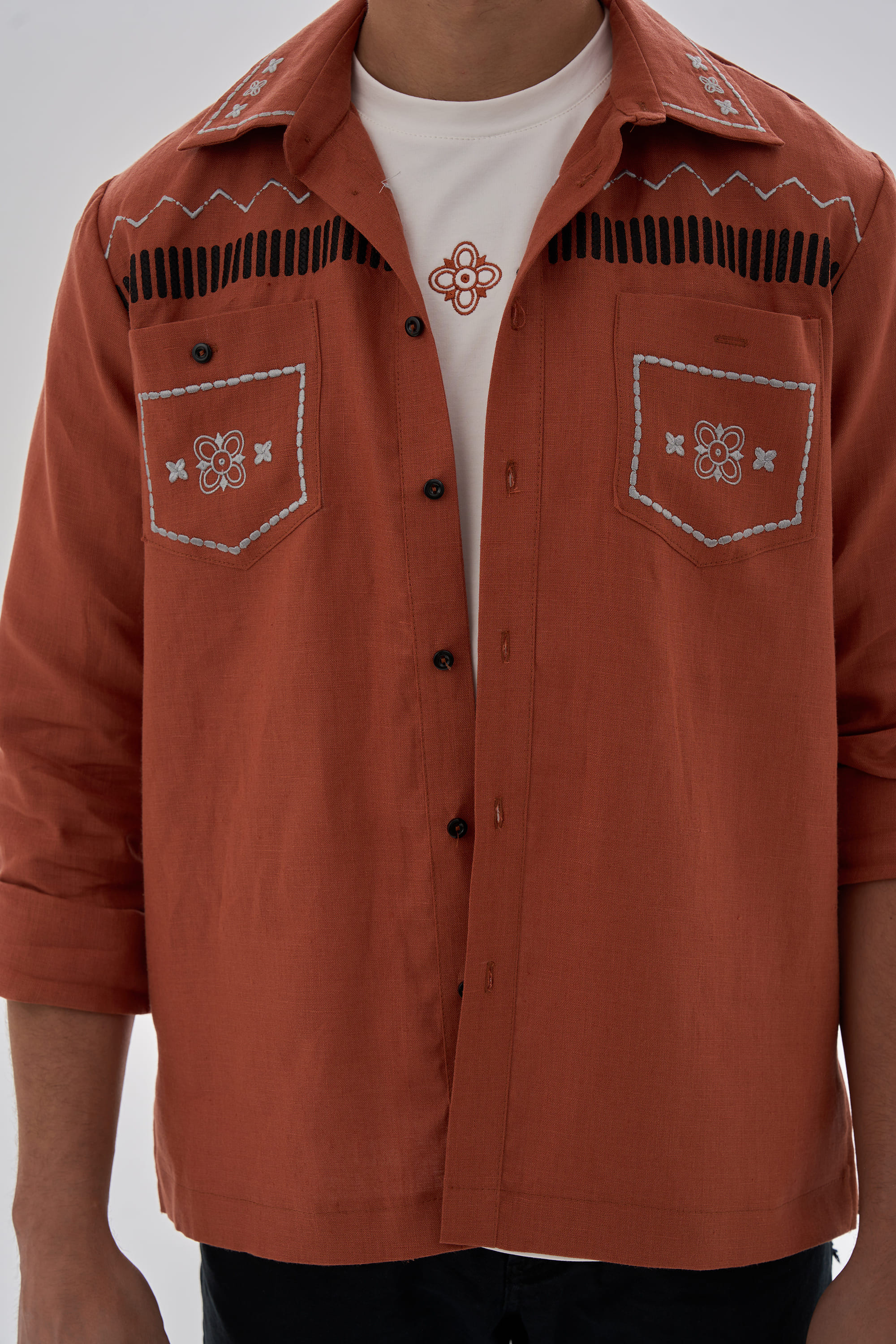 Men's brown embroidered shirt Dereviy 2 | XS | 44