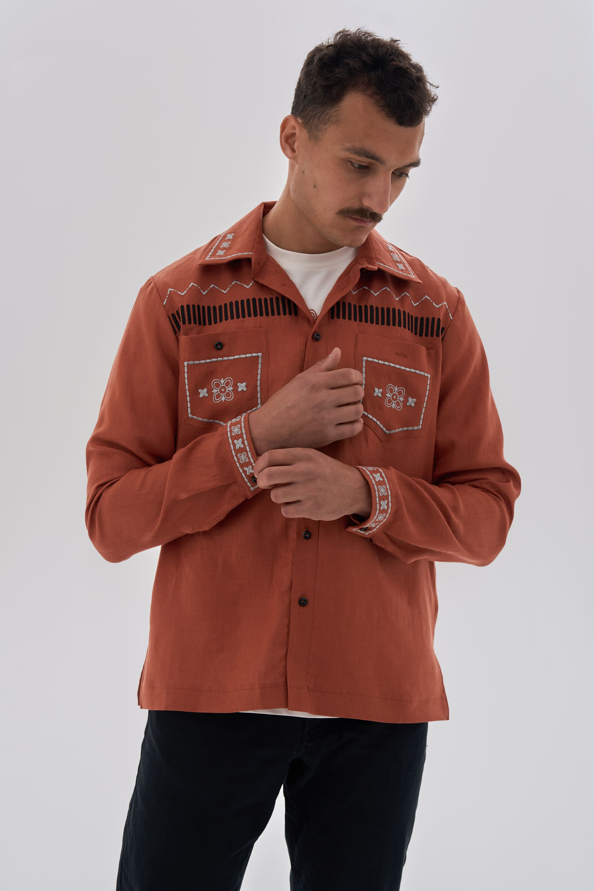 Men's brown embroidered shirt Dereviy 2 | XS | 44