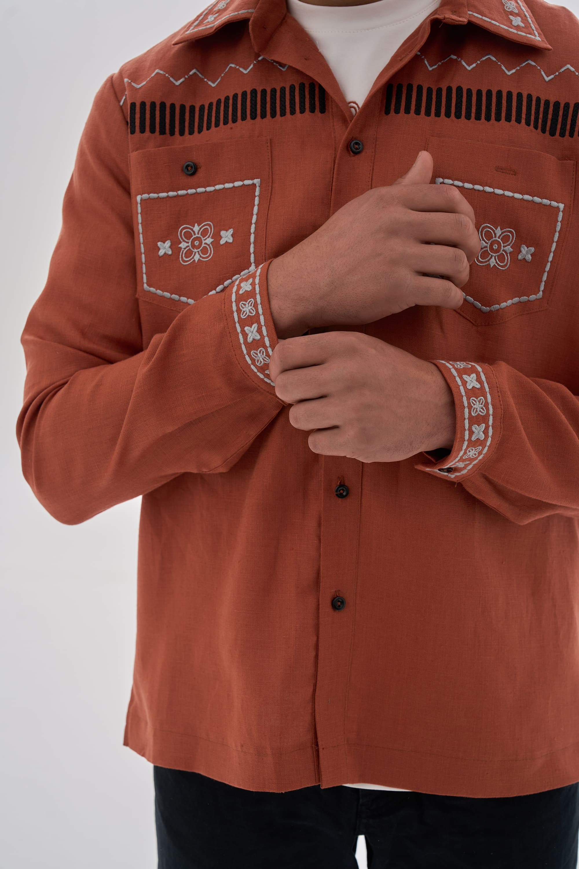 Men's brown embroidered shirt Dereviy 2