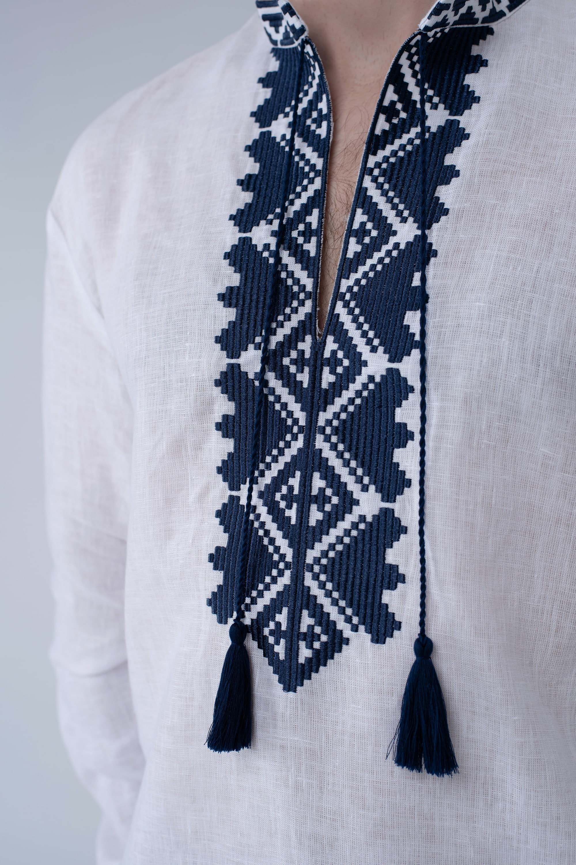 Men's white vyshyvanka | XS | 44