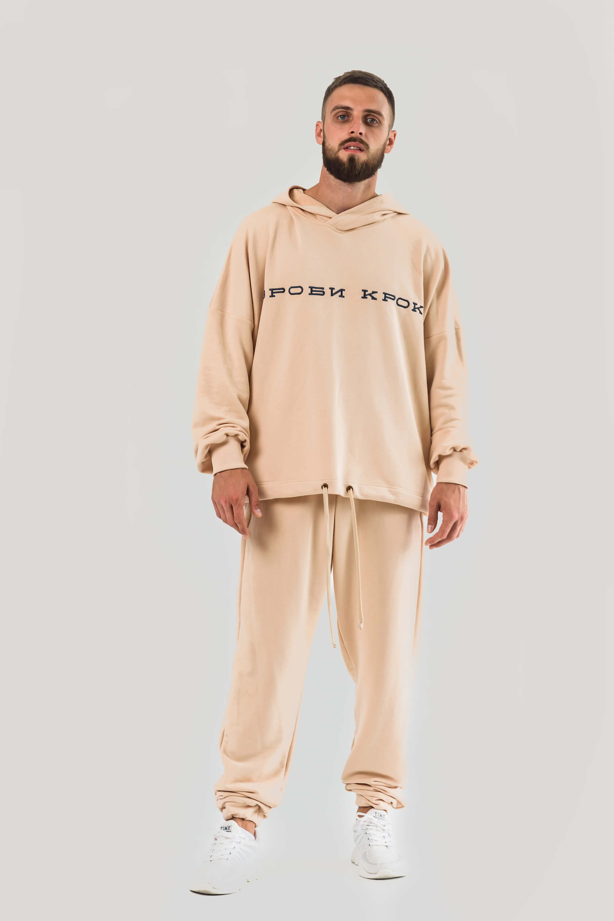 The costume is light beige | owersize