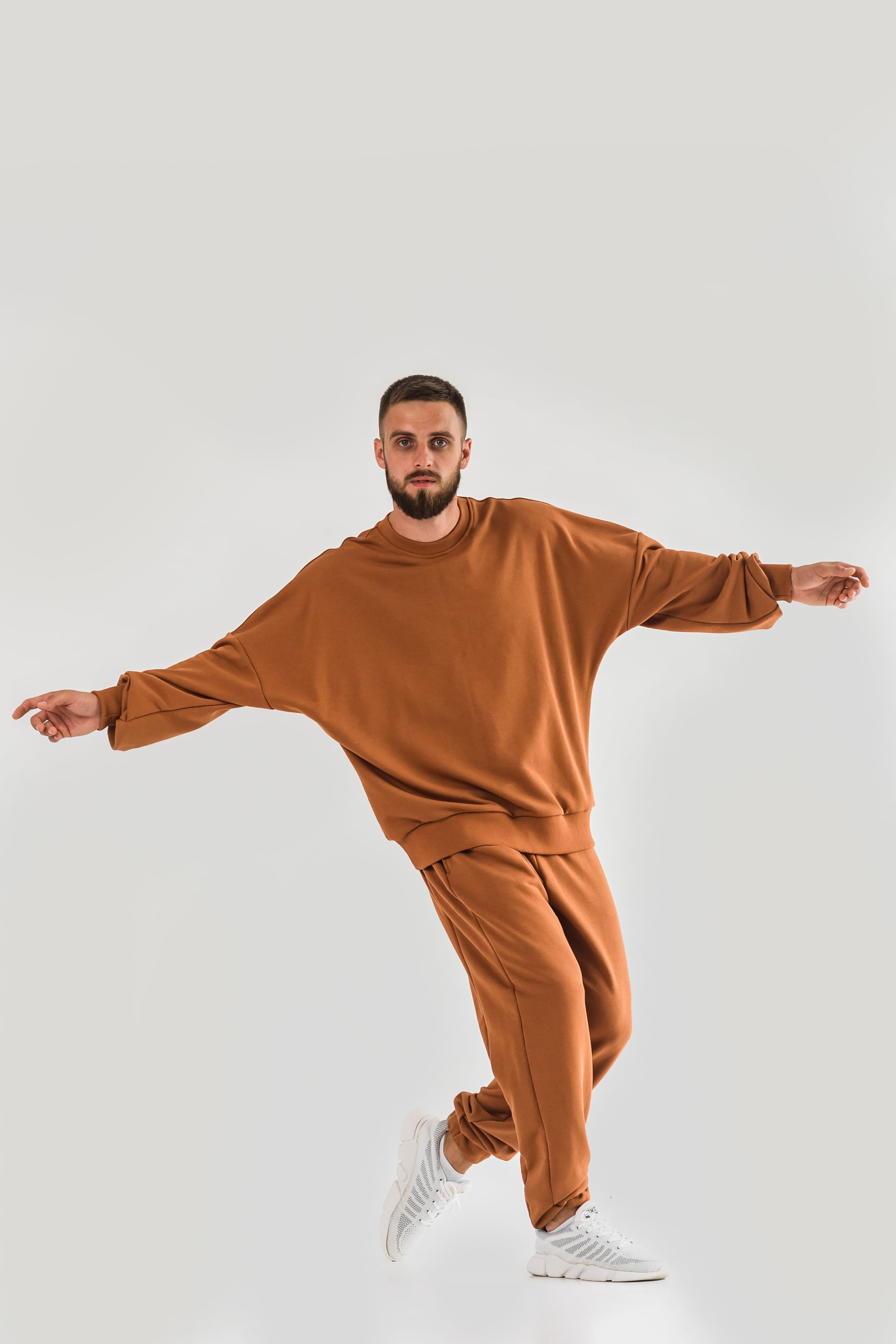 The costume is brown | owersize