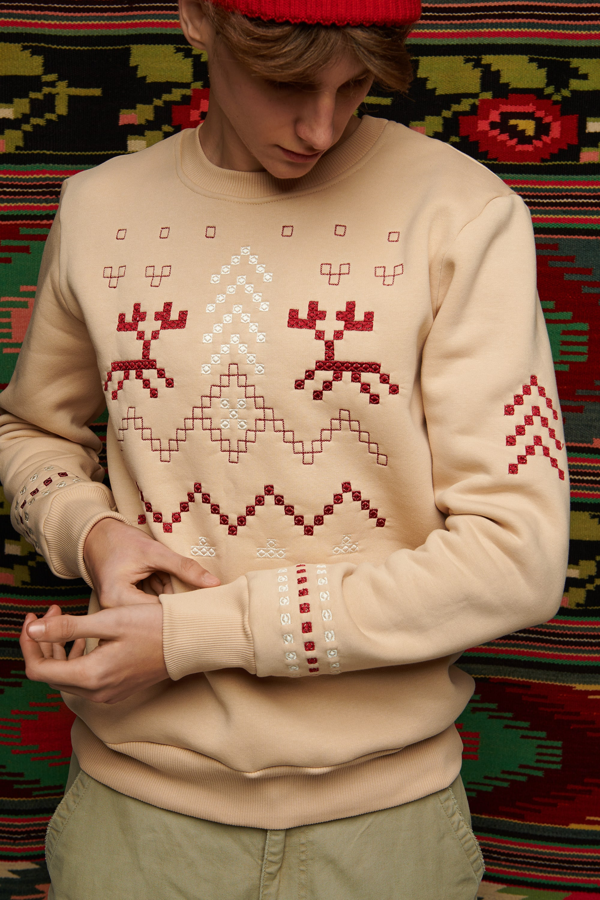 Men's beige sweatshirt December