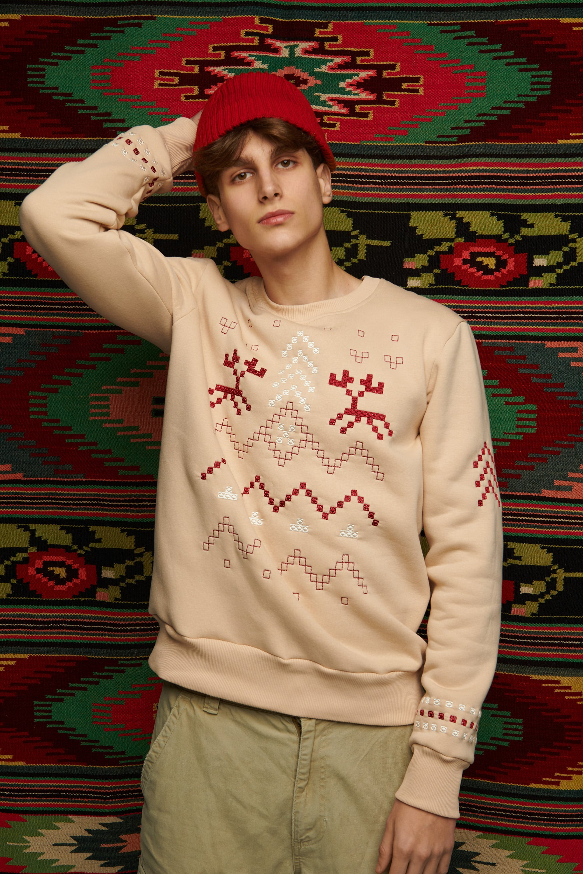 Men's beige sweatshirt December