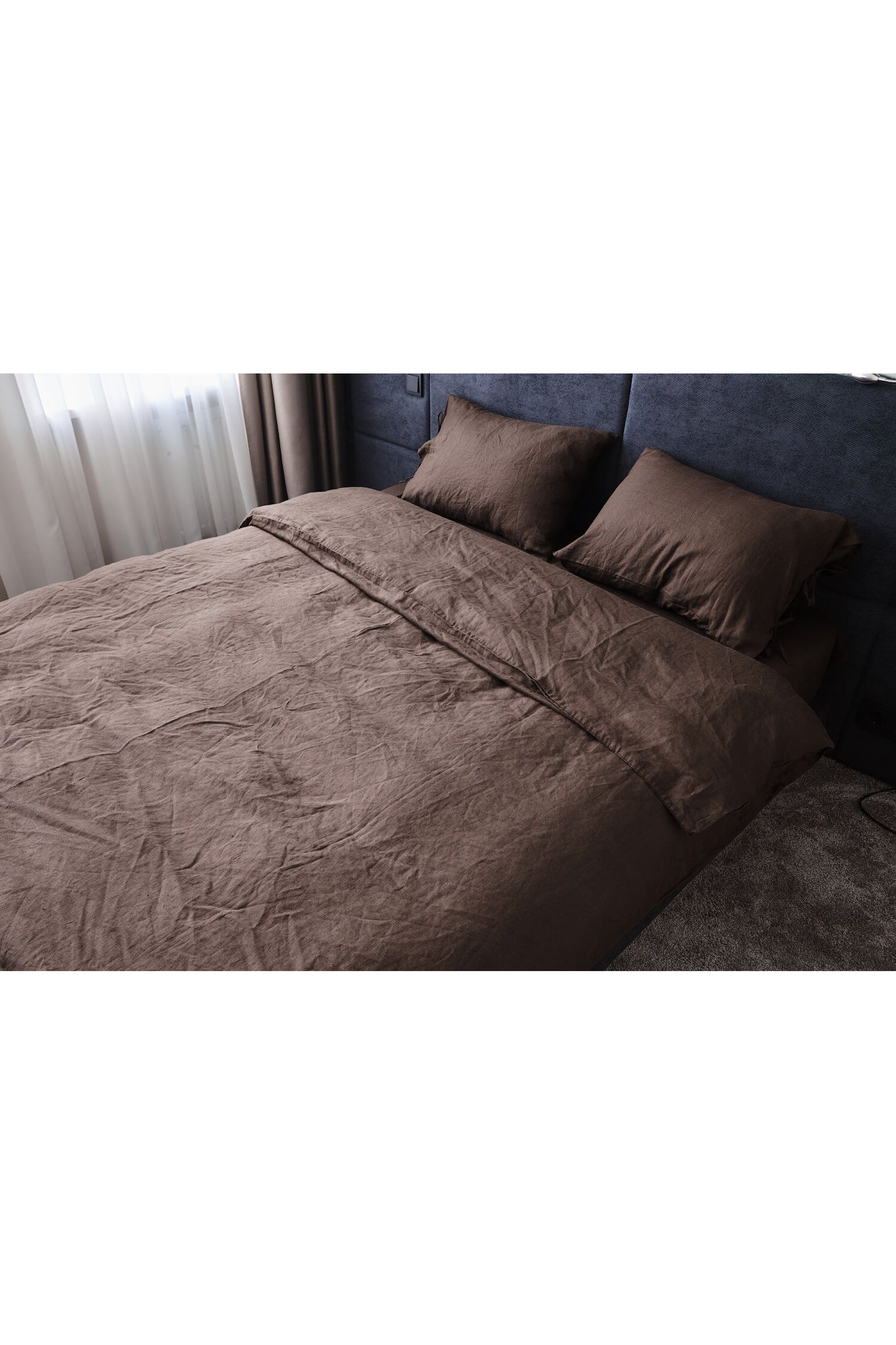 Linen bedding of milk chocolate color Linen bedding of milk chocolate color