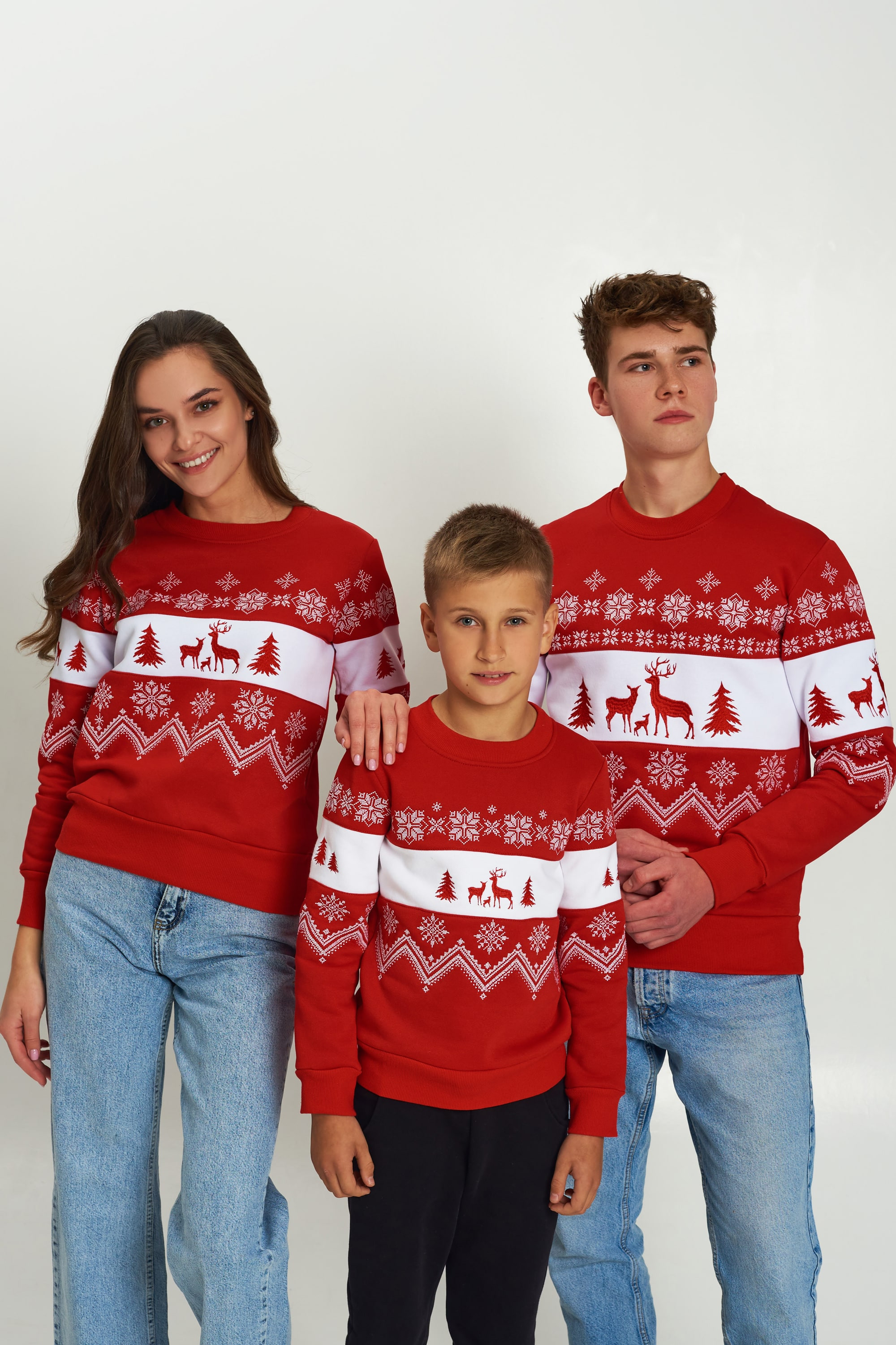 Family Christmas sweatshots red