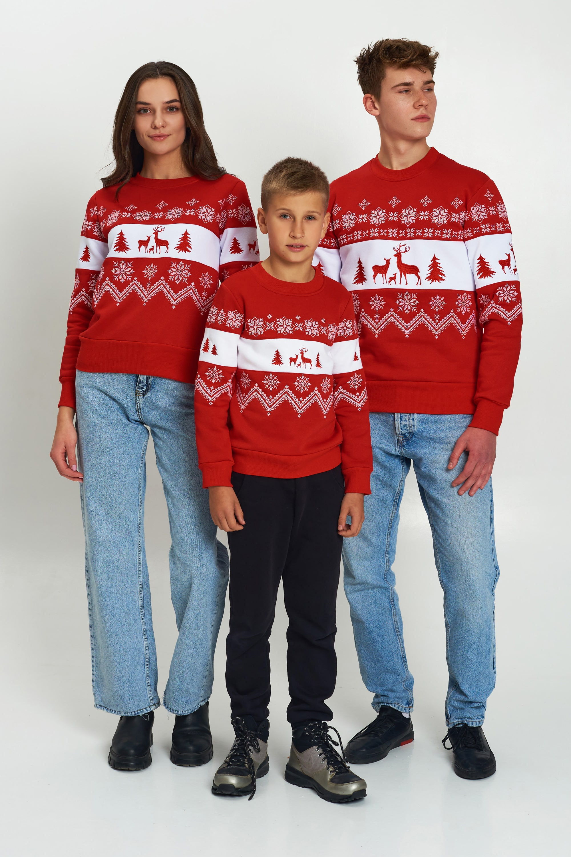 Family Christmas sweatshots red