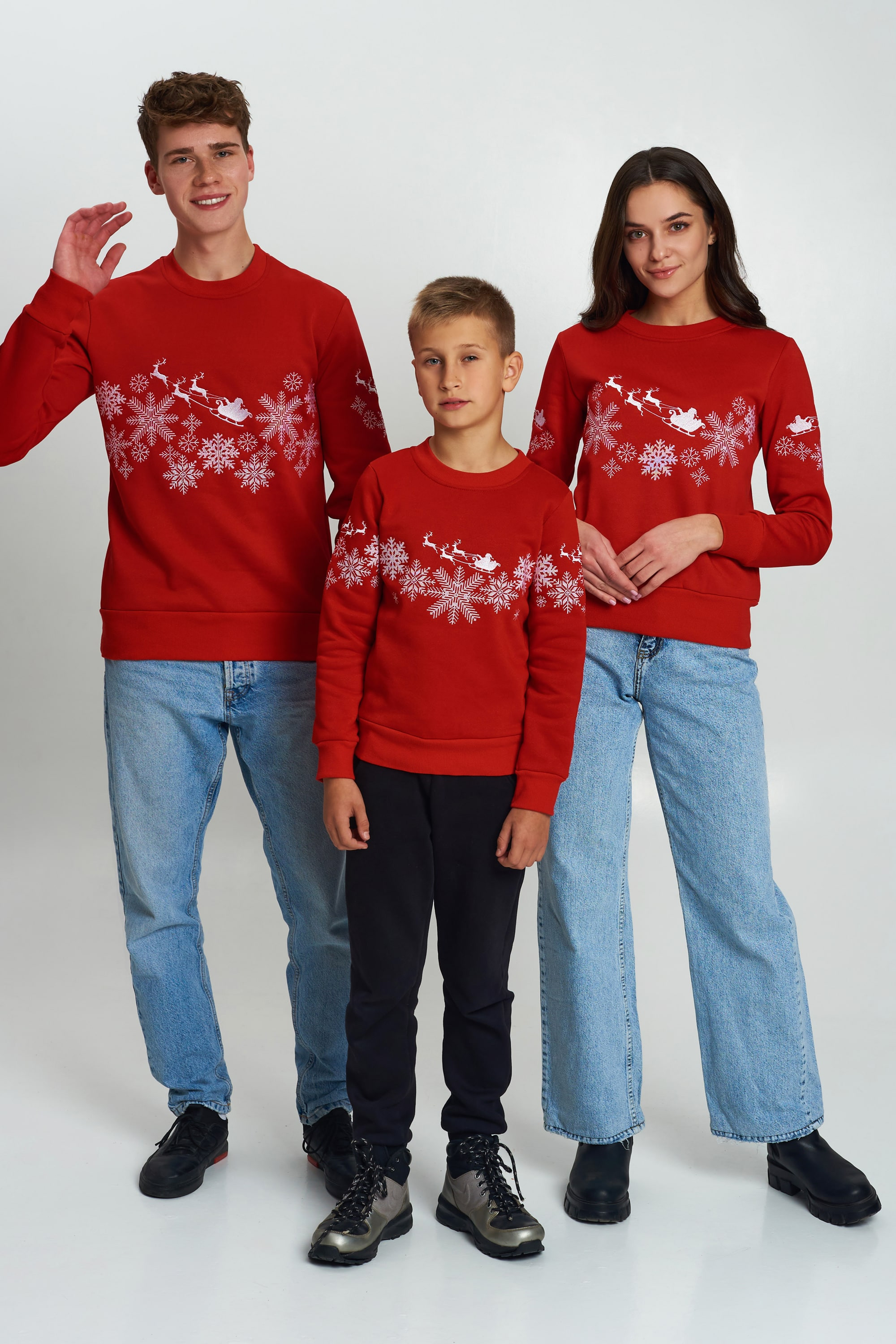 Family Christmas sweatshirts with Santa Claus Reds Family Christmas sweatshirts with Santa Claus Reds