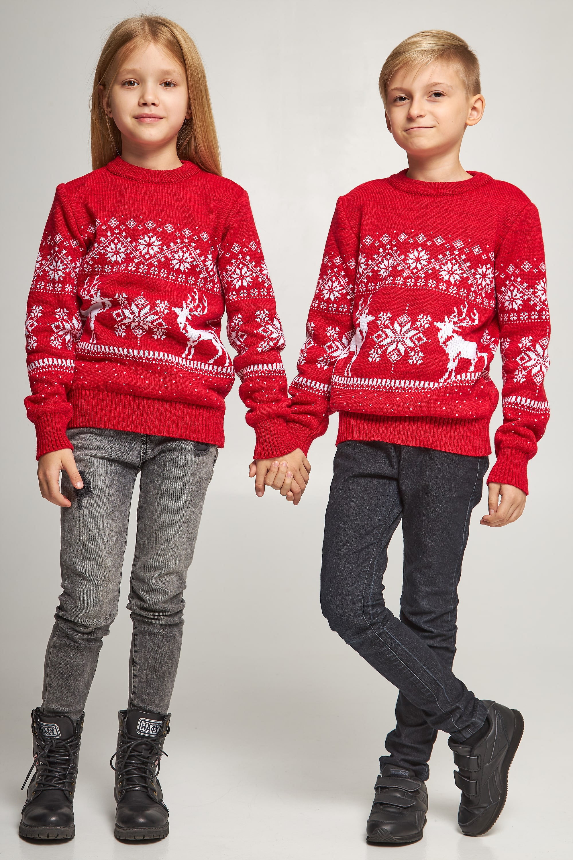 New Year's knitted children's sweaters for two snowflakes with deer red