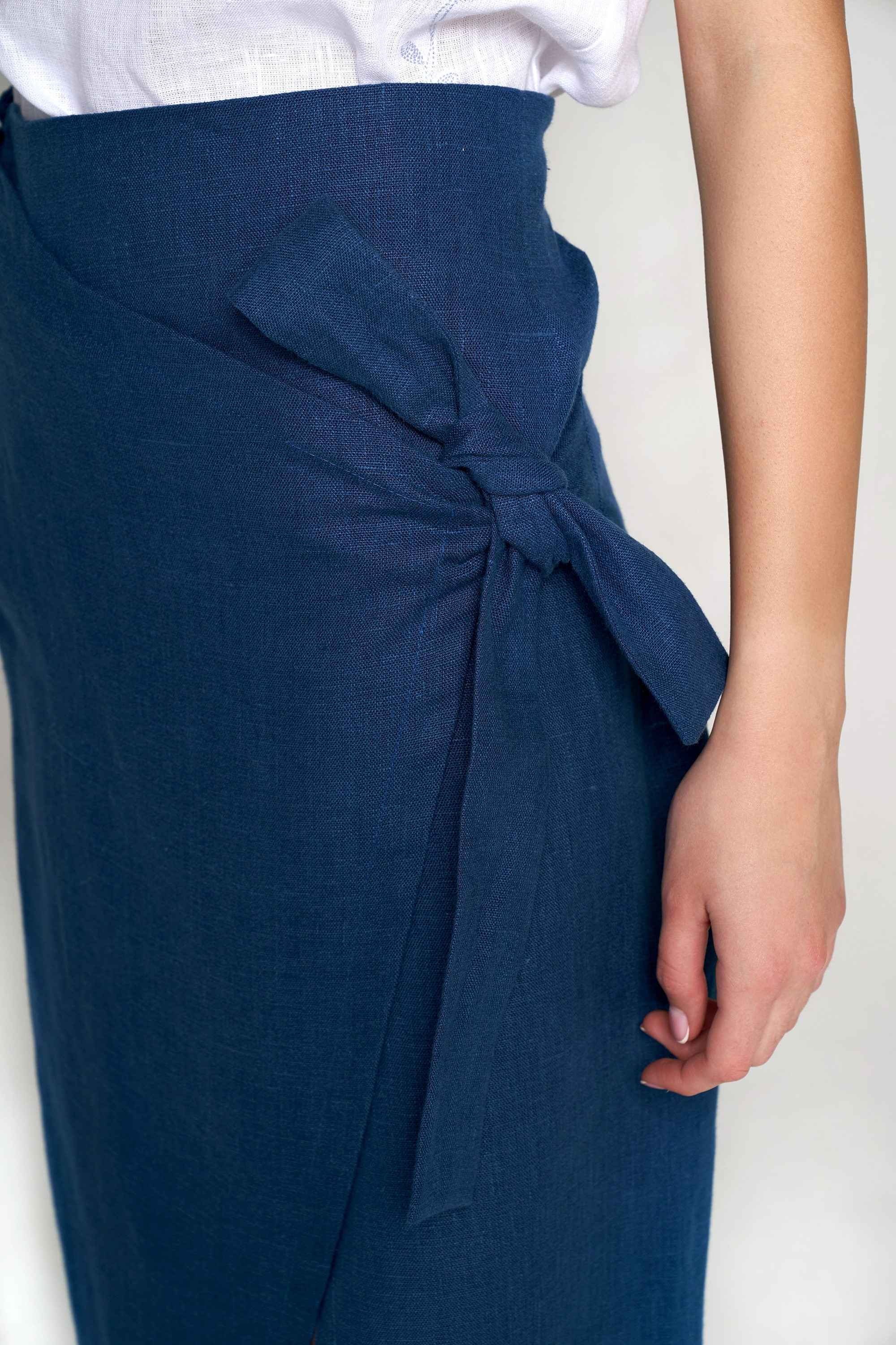 Female skirt sea wave