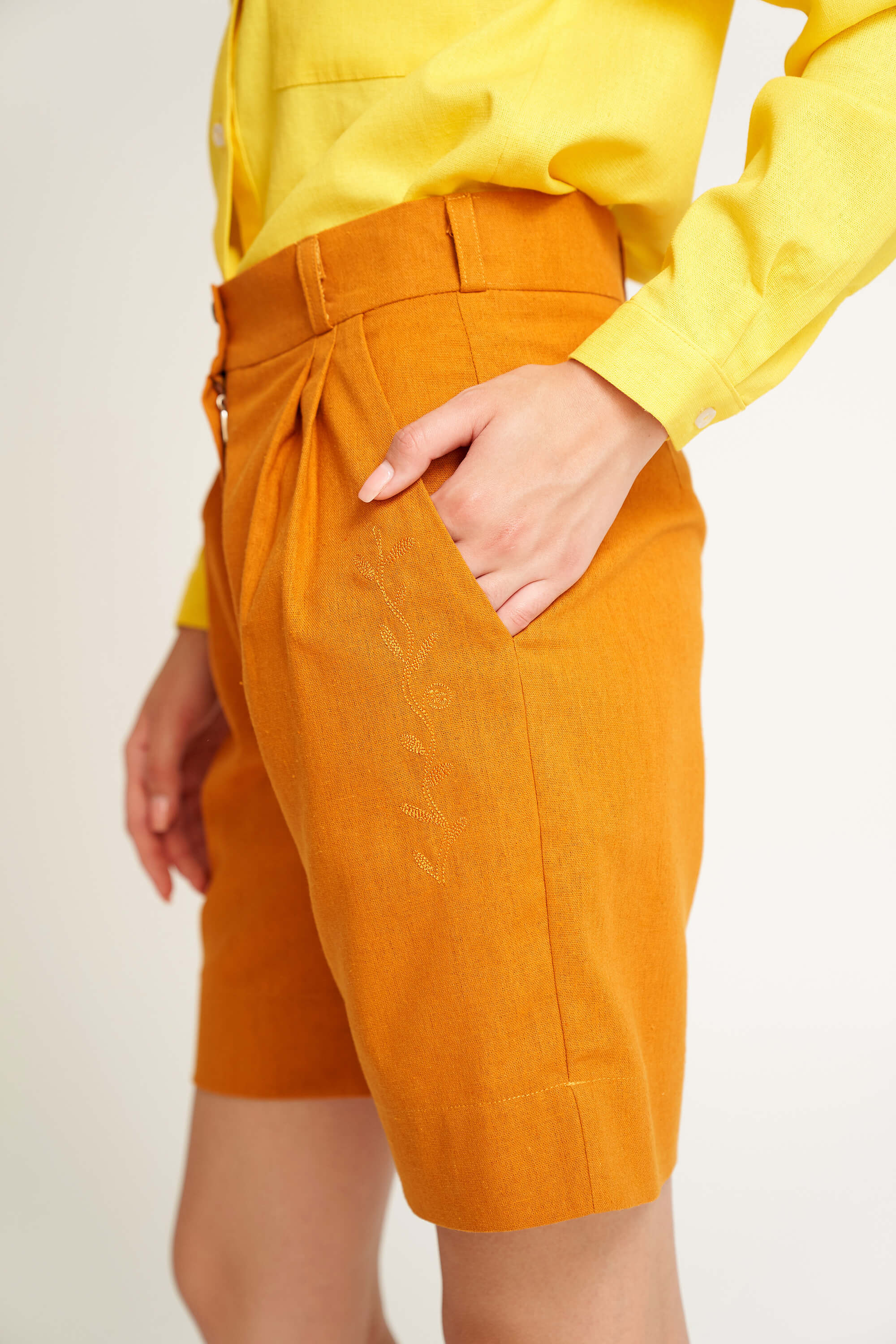 Women's shorts with embroidery Women's shorts with embroidery