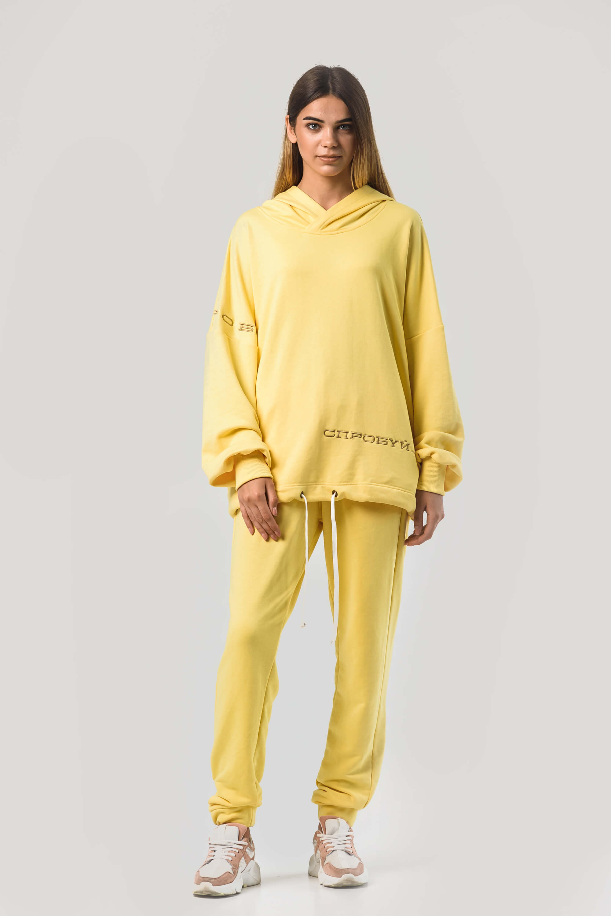Zhinochny costume Hudie oversize yellow
