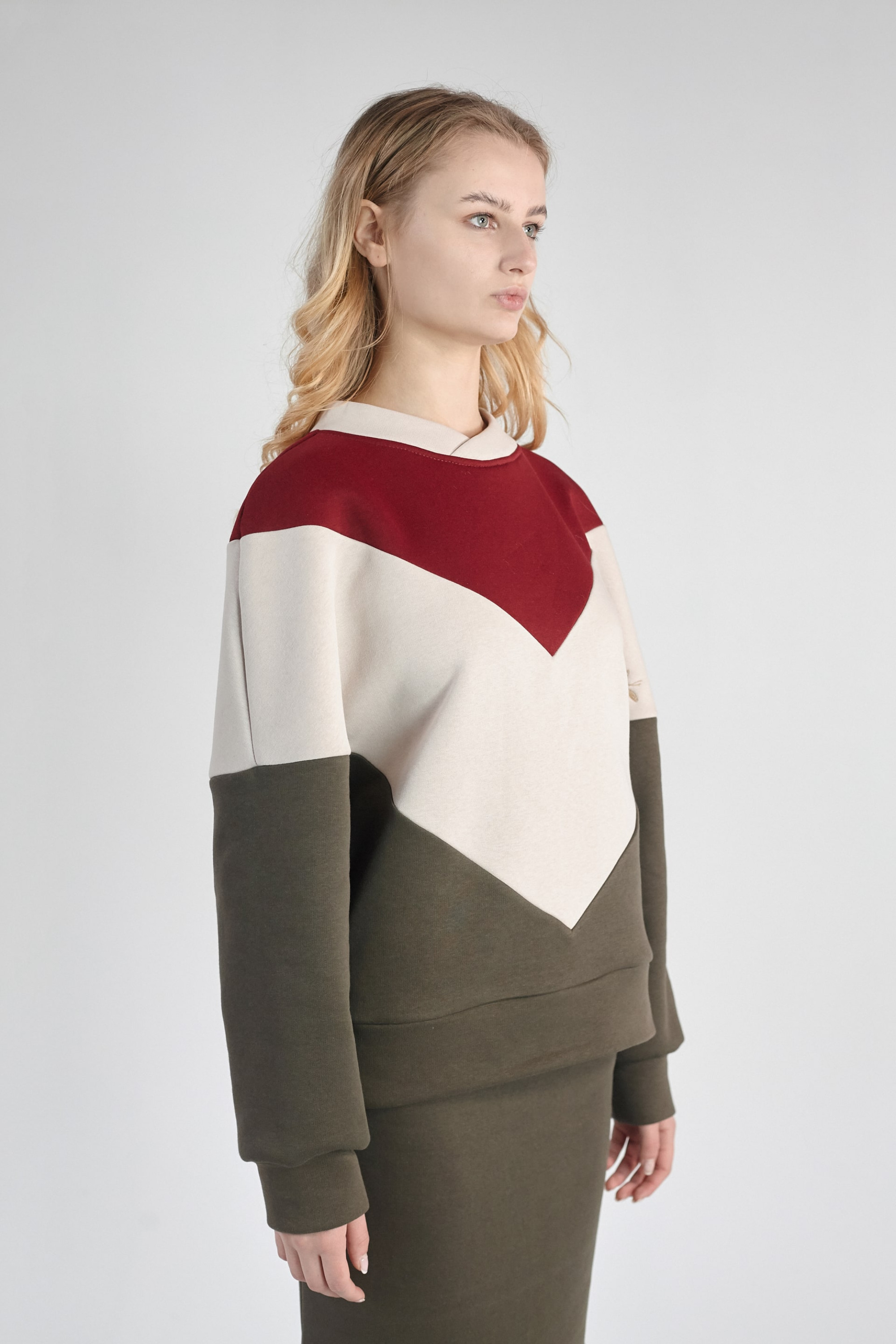 Women's embroidered sweatshirt Burgundy to a tooth | L | 48