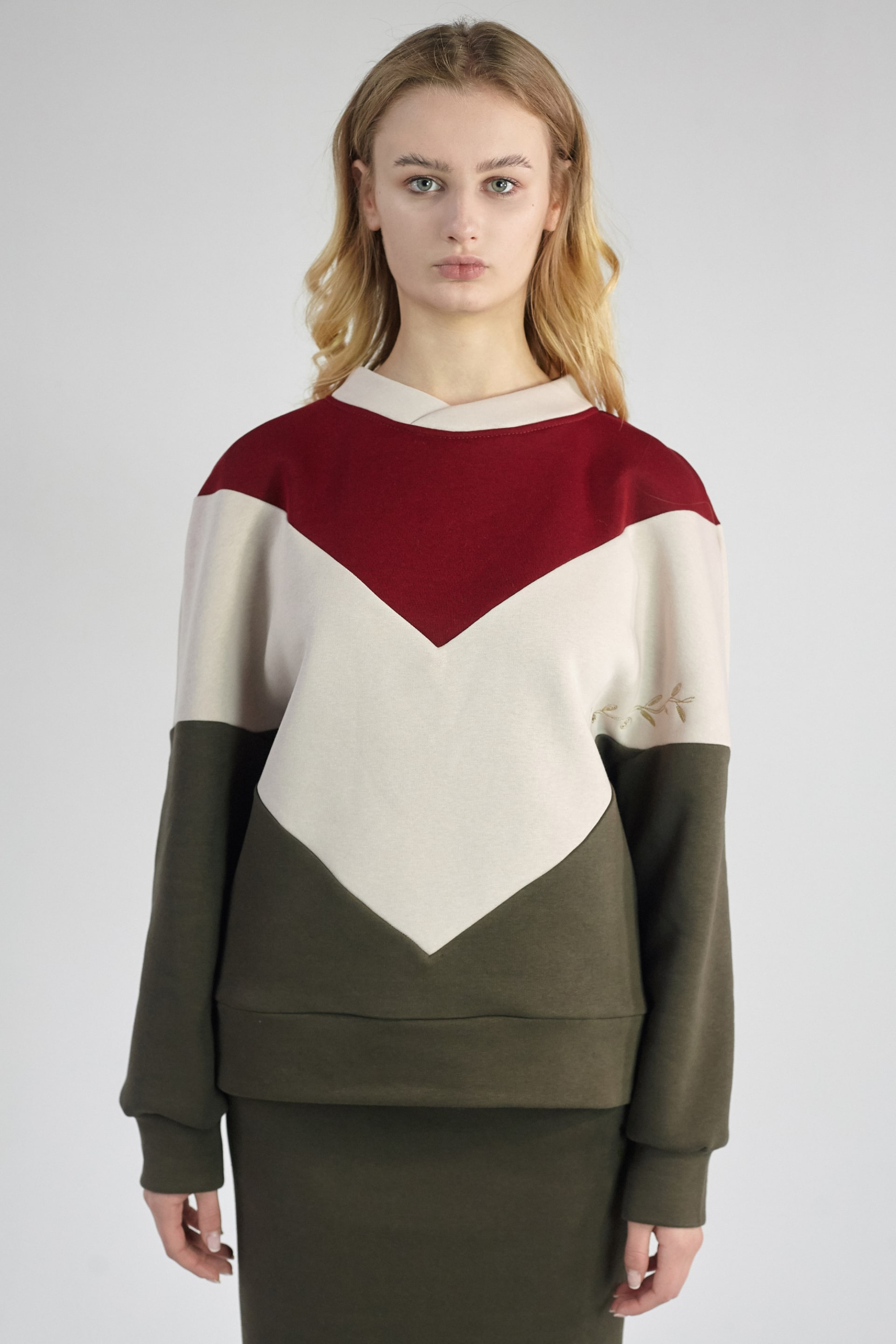 Women's embroidered sweatshirt Burgundy to a tooth