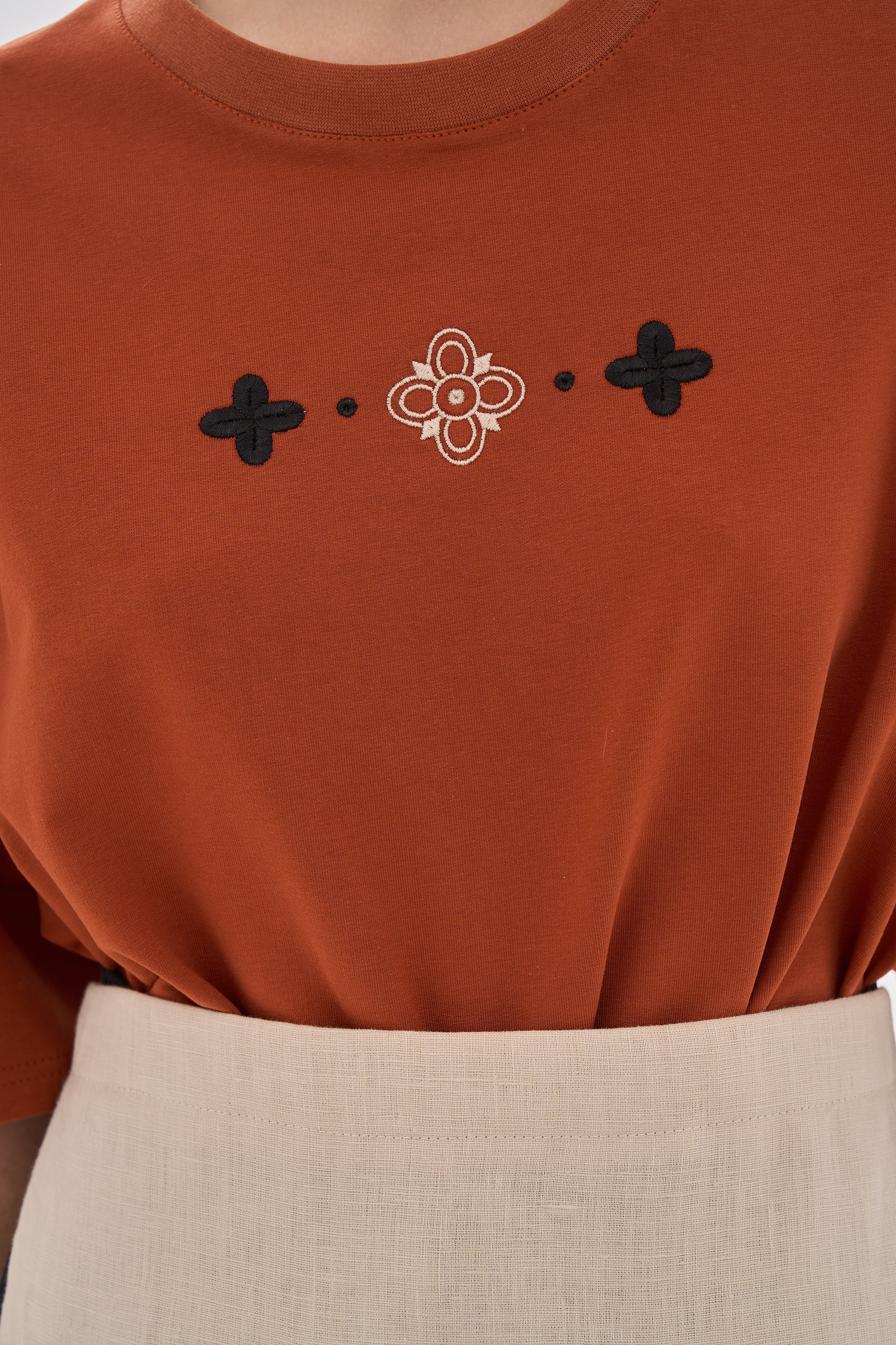 Women's embroidered brown T-shirt Buda | XS